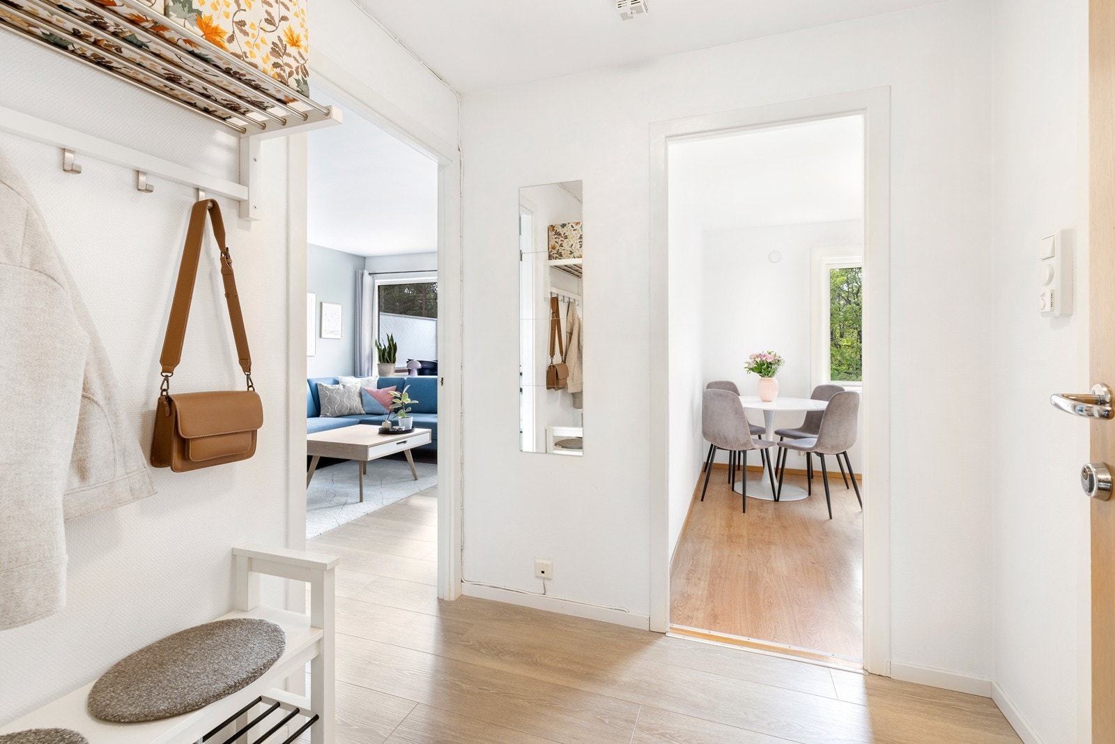 Inngangspartiet er pent og luftig. Galleribilde