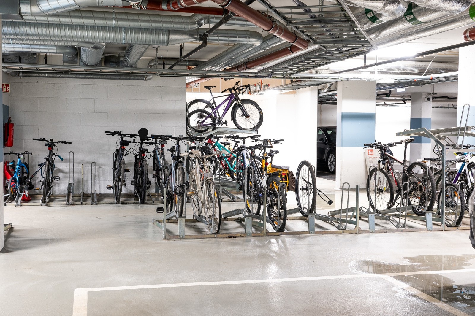 Leiligheten har godt tilrettelagt for sykkelparkering. Galleribilde