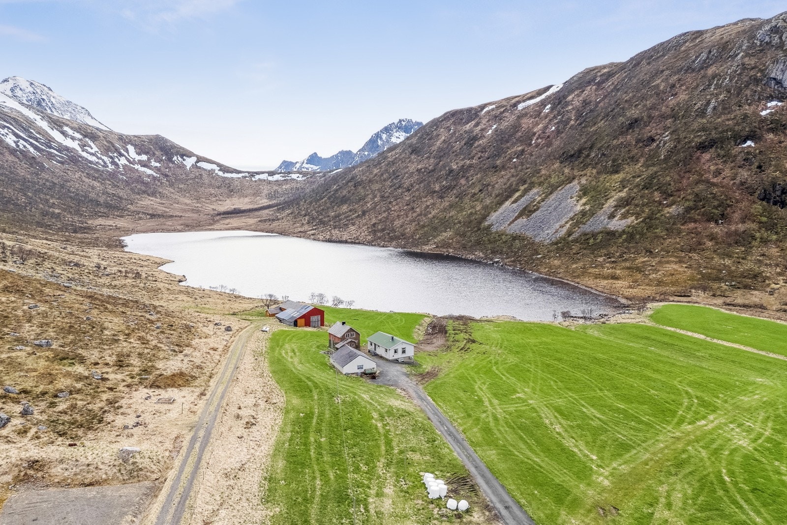 Reinhaugveien 271 (enebolig med to leiligheter) Galleribilde