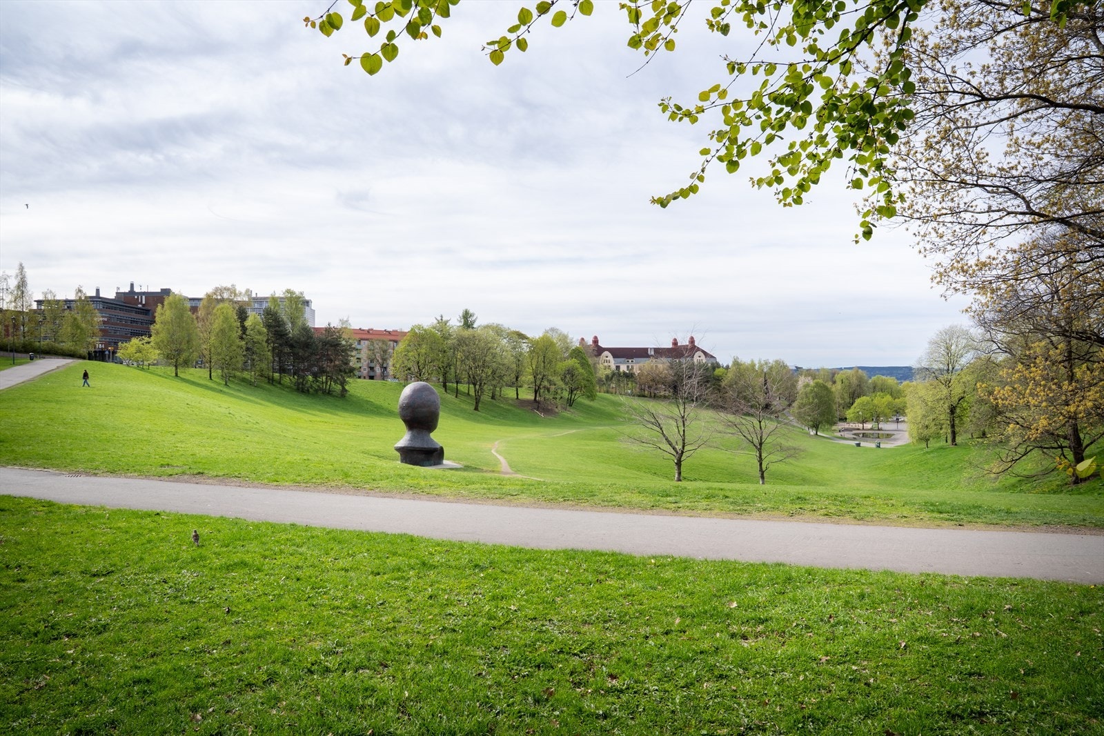 I umiddelbar nærhet til turfasiliteter som Torshovdalen. Her an du nyte fine sommerdager! Galleribilde