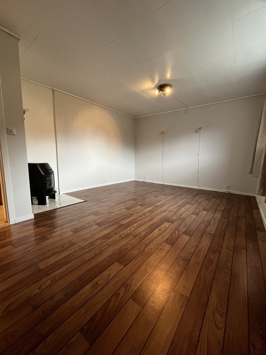 Stue med vedovn Galleribilde