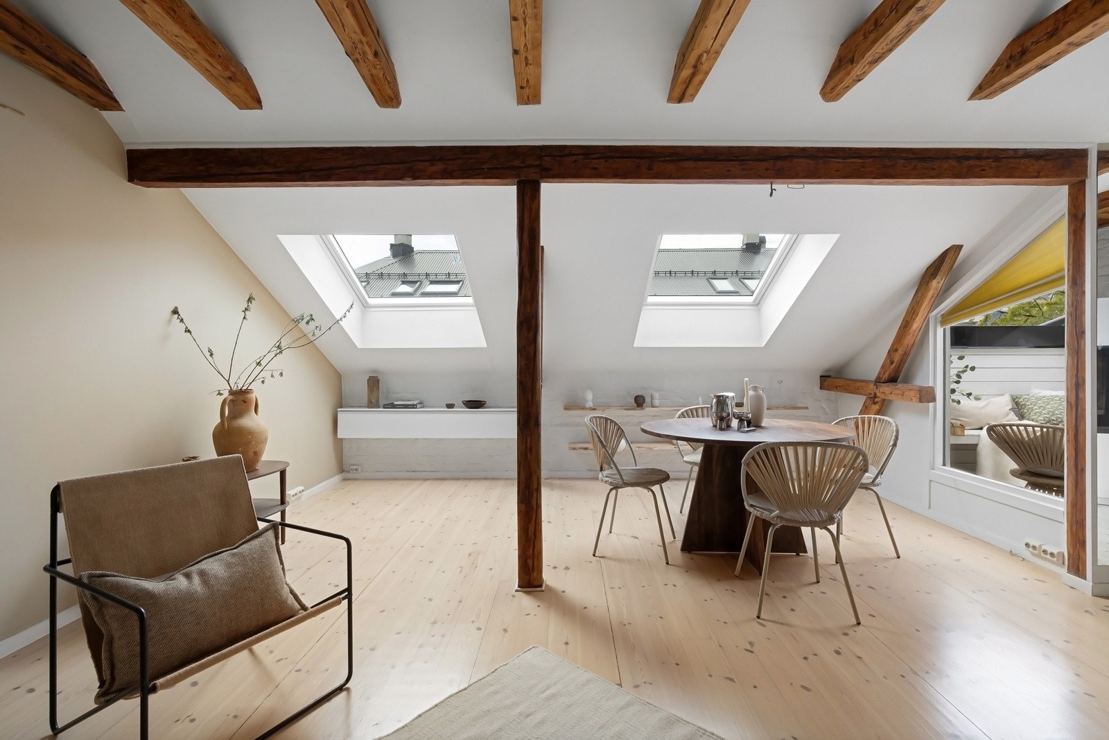 Stue med plass for blant annet spisebord Galleribilde