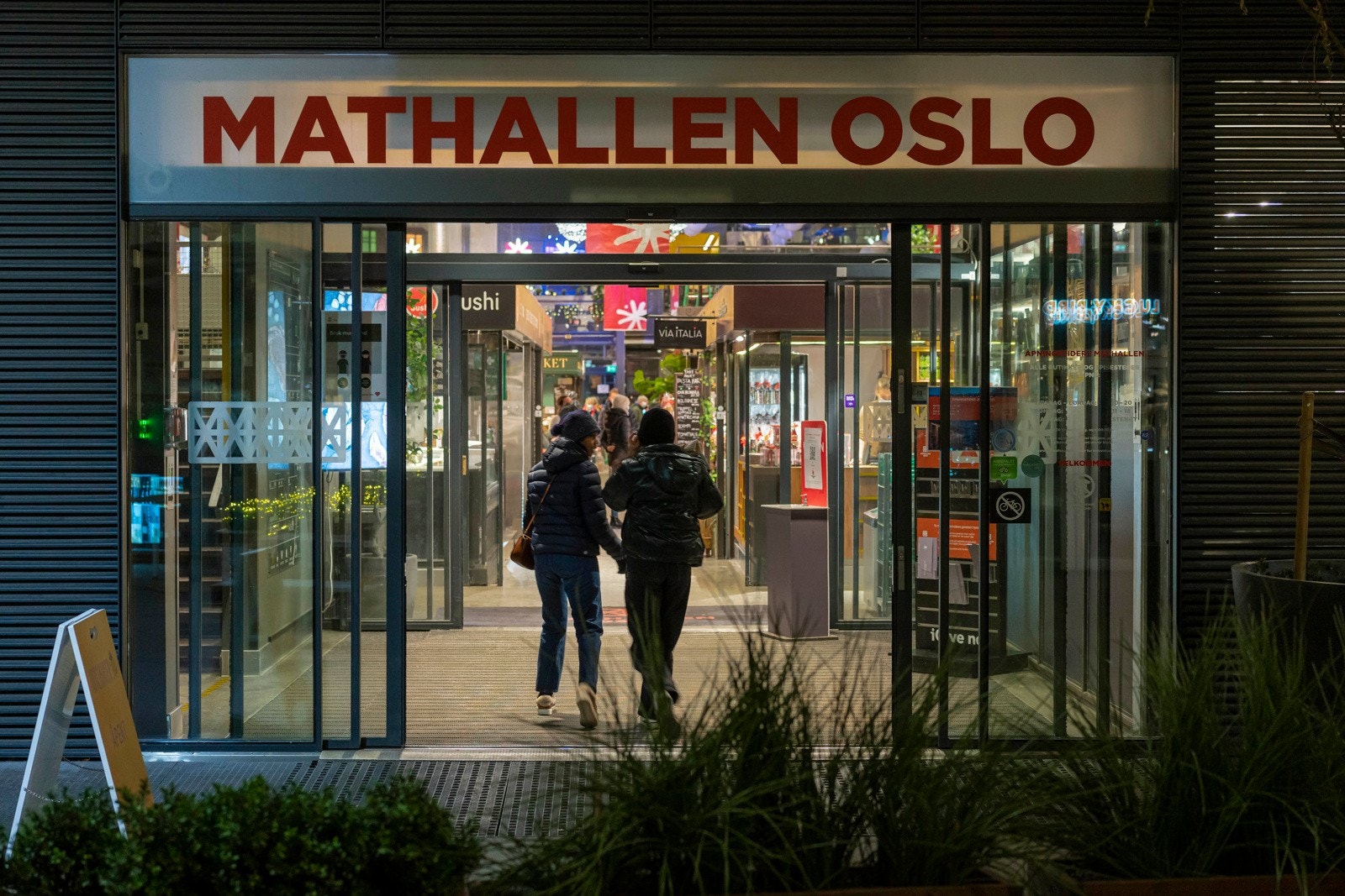 Mathallen er en arena for unike smaksopplevelser med det beste av norsk og internasjonal mat, mennesker og atmosfære, og et samlingspunkt for mattrender. Galleribilde