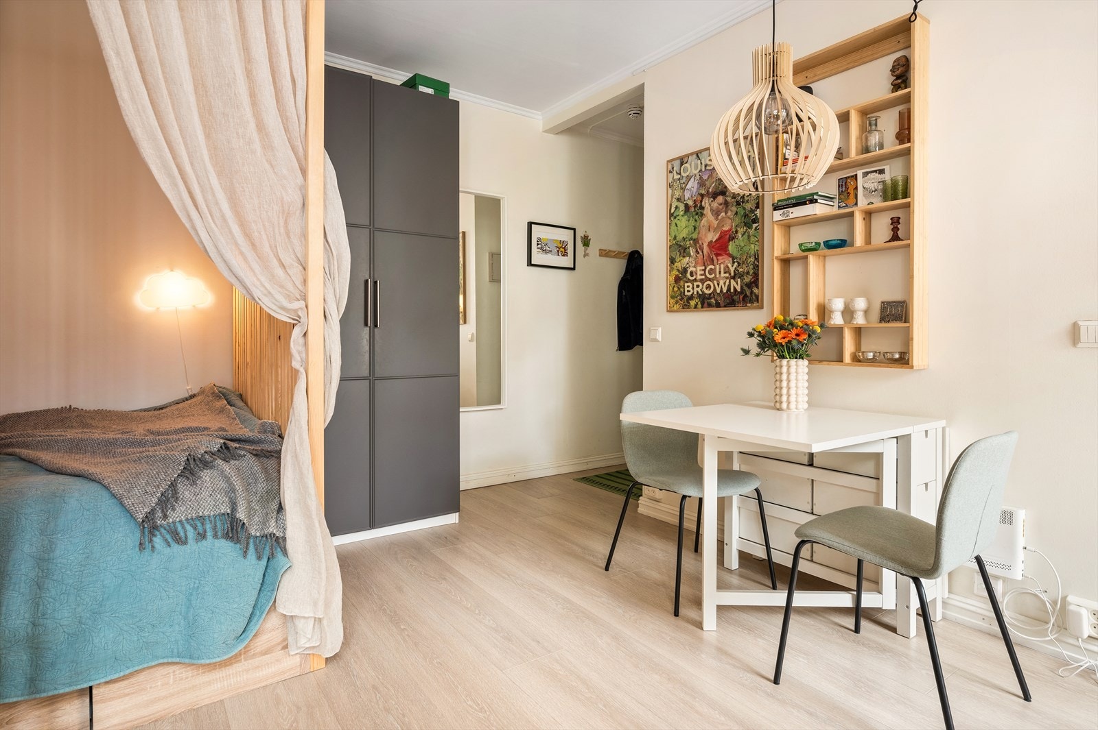 Sett fra stue mot entré og videre til bad. Galleribilde