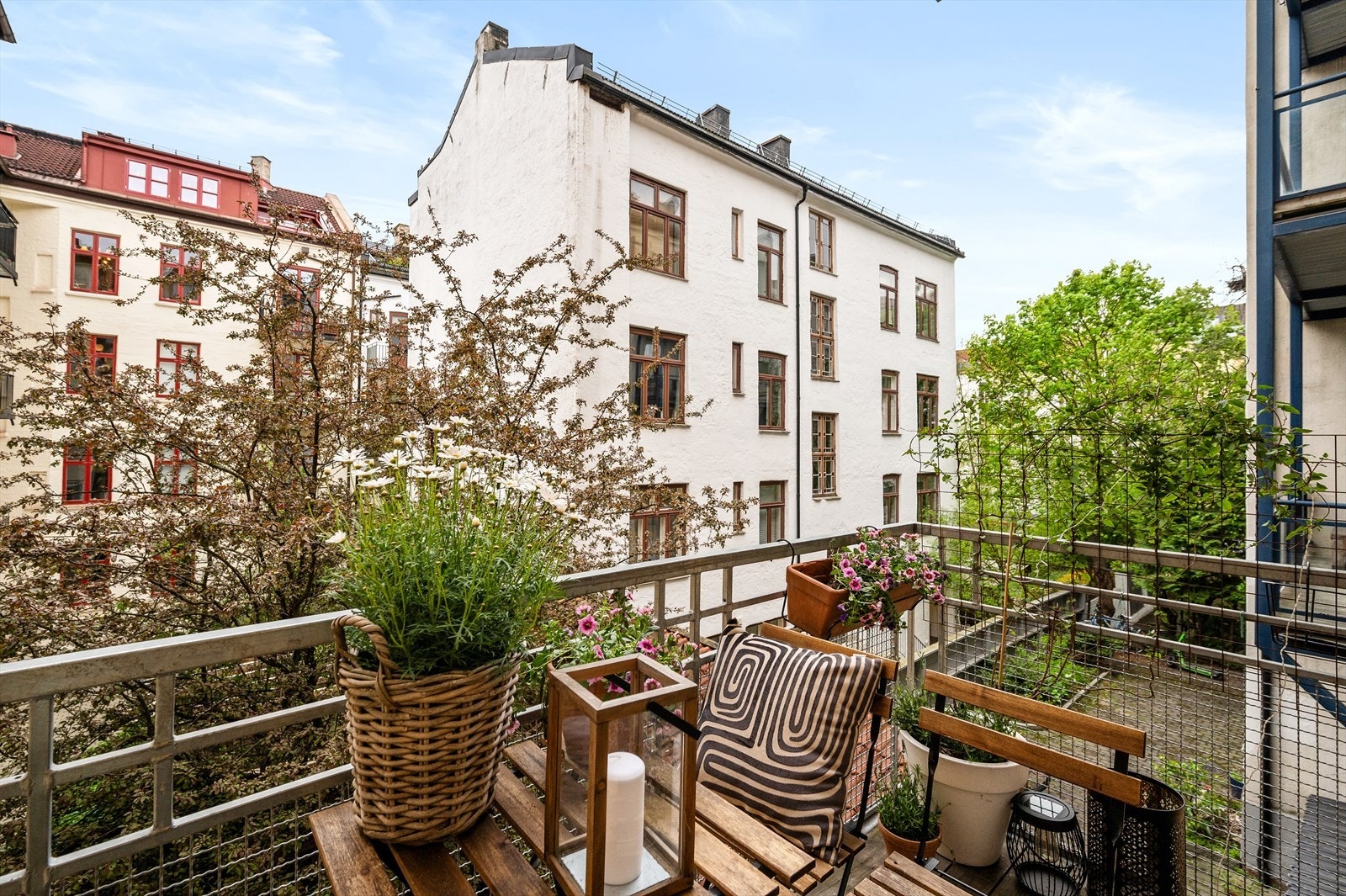 Skjermet og rolig beliggenhet mot borettslagets bakgård. Galleribilde