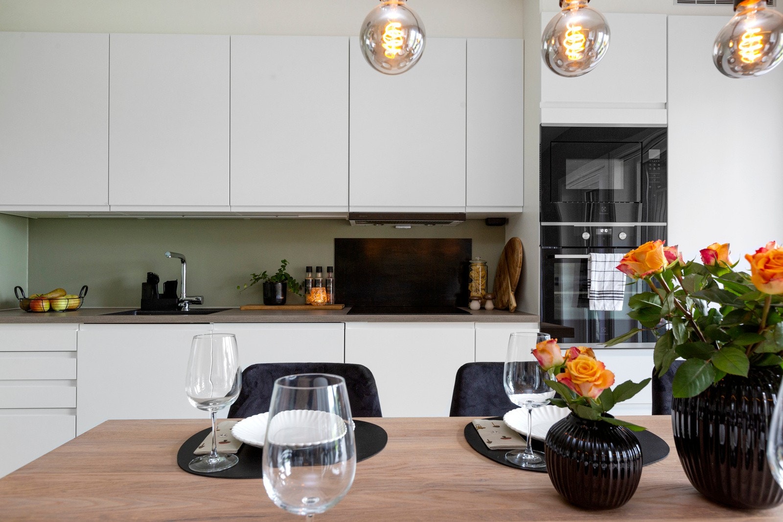 Intergrerte hvitevarer på kjøkken Galleribilde