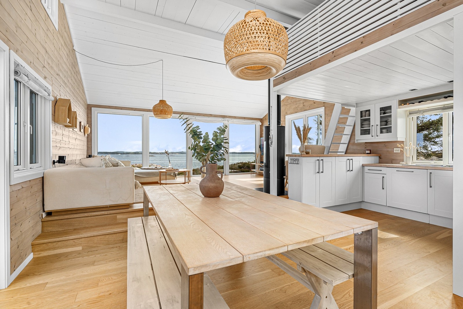 Fra spiseplassen ved kjøkkenet Galleribilde