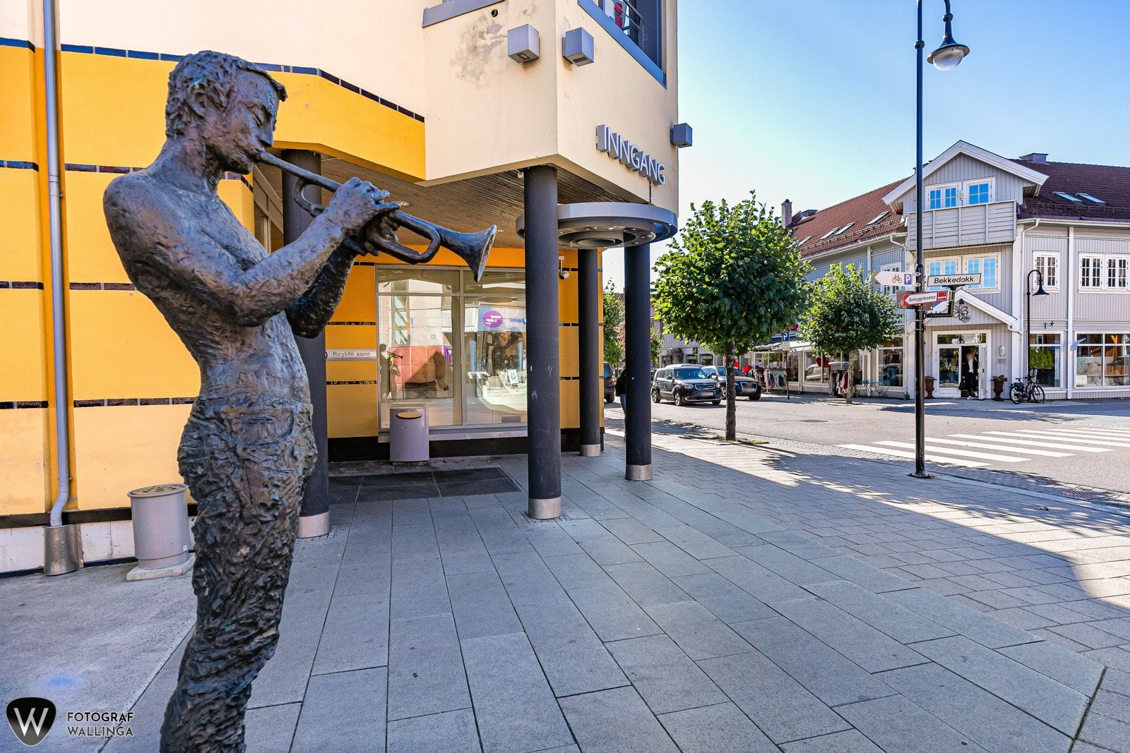 Det er kort vei inn til sentrum og her finner du Stortorvet kjøpesenter, som byr på et rikt og variert tilbud med bl.a. apotek og sportsforretning. Galleribilde