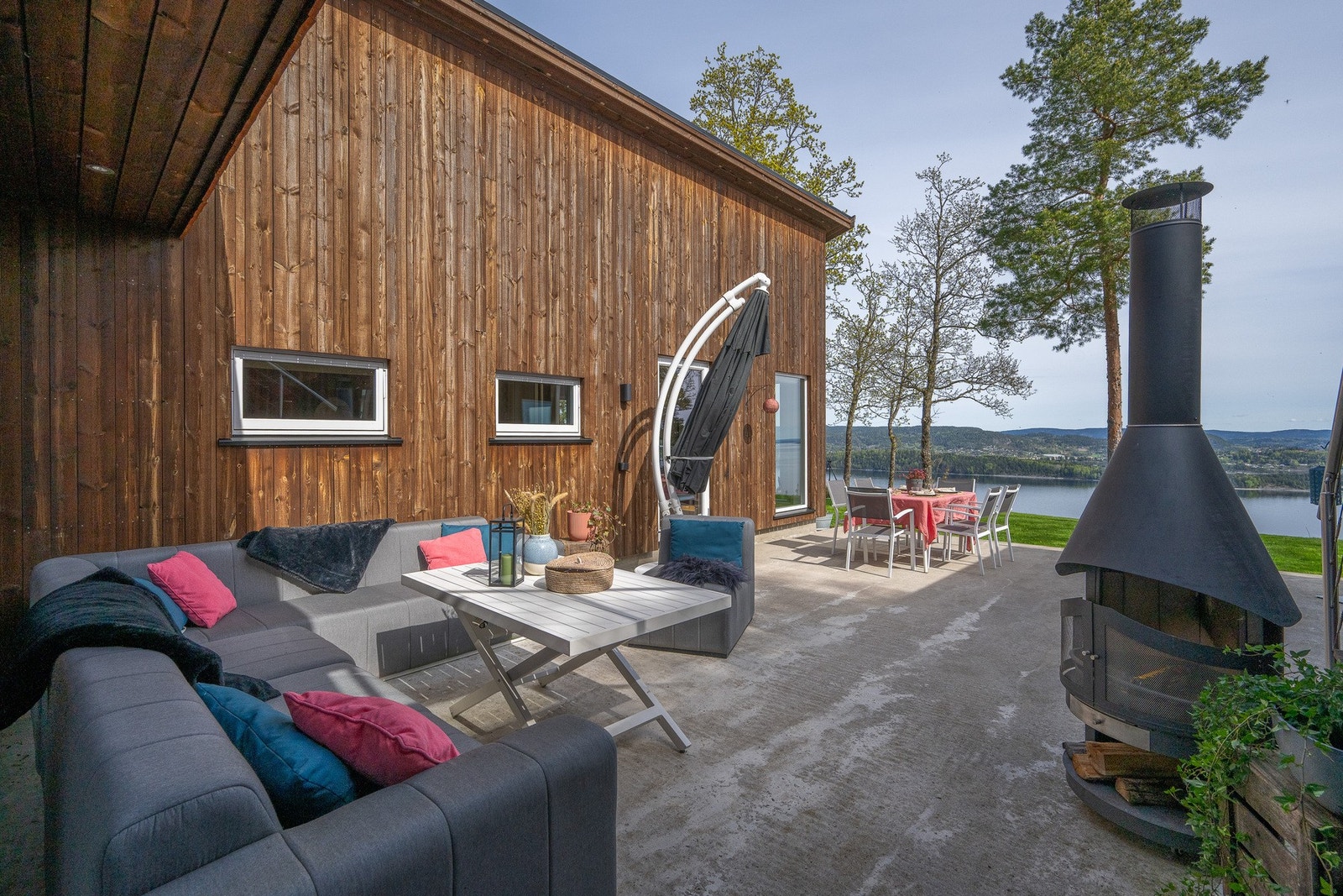 Bod under trappen på terrassen Galleribilde