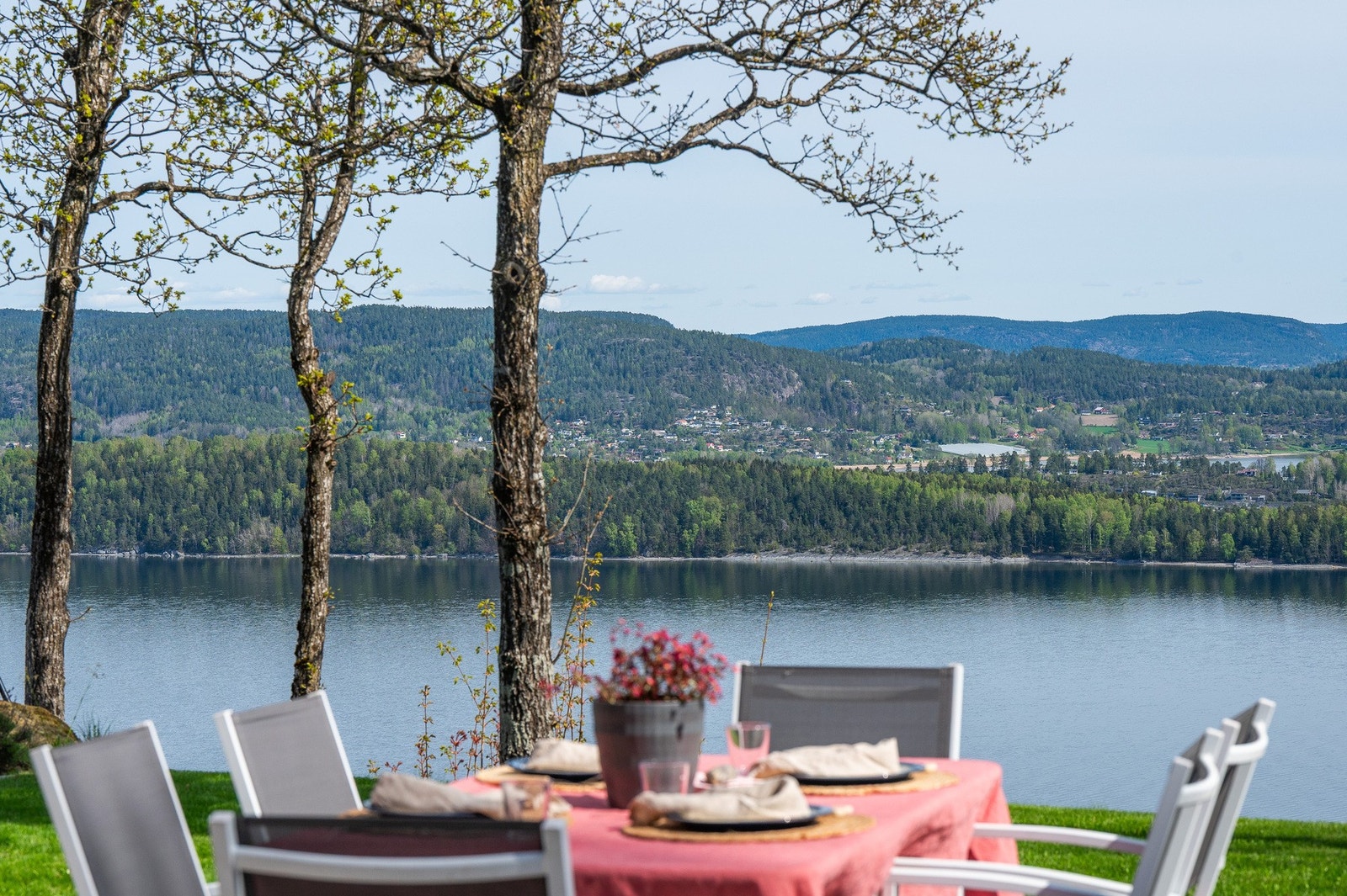 Sol fra den står opp til den går ned. Galleribilde