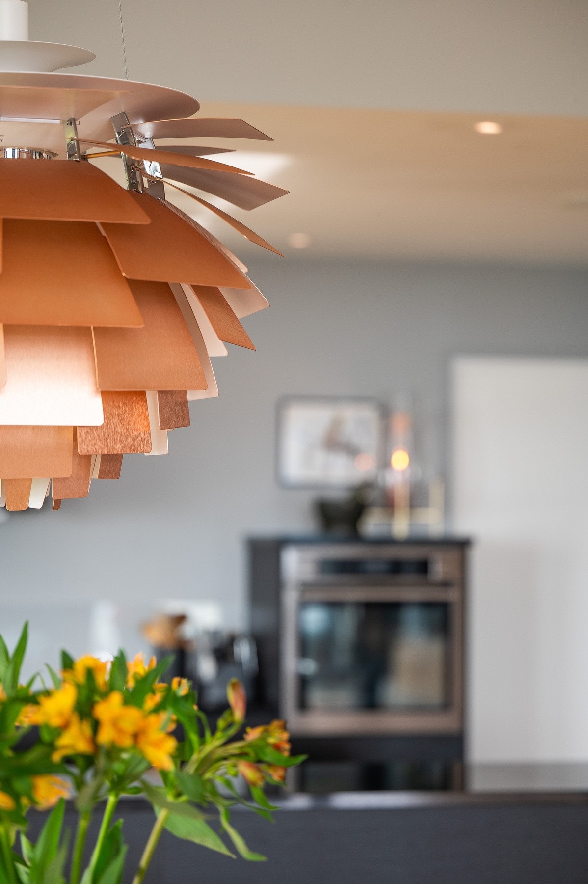 Alle hvitevarene er integrerte, bestående av platetopp, kjølehjørne, oppvaskmaskin og stekeovn med pyrolyse Galleribilde