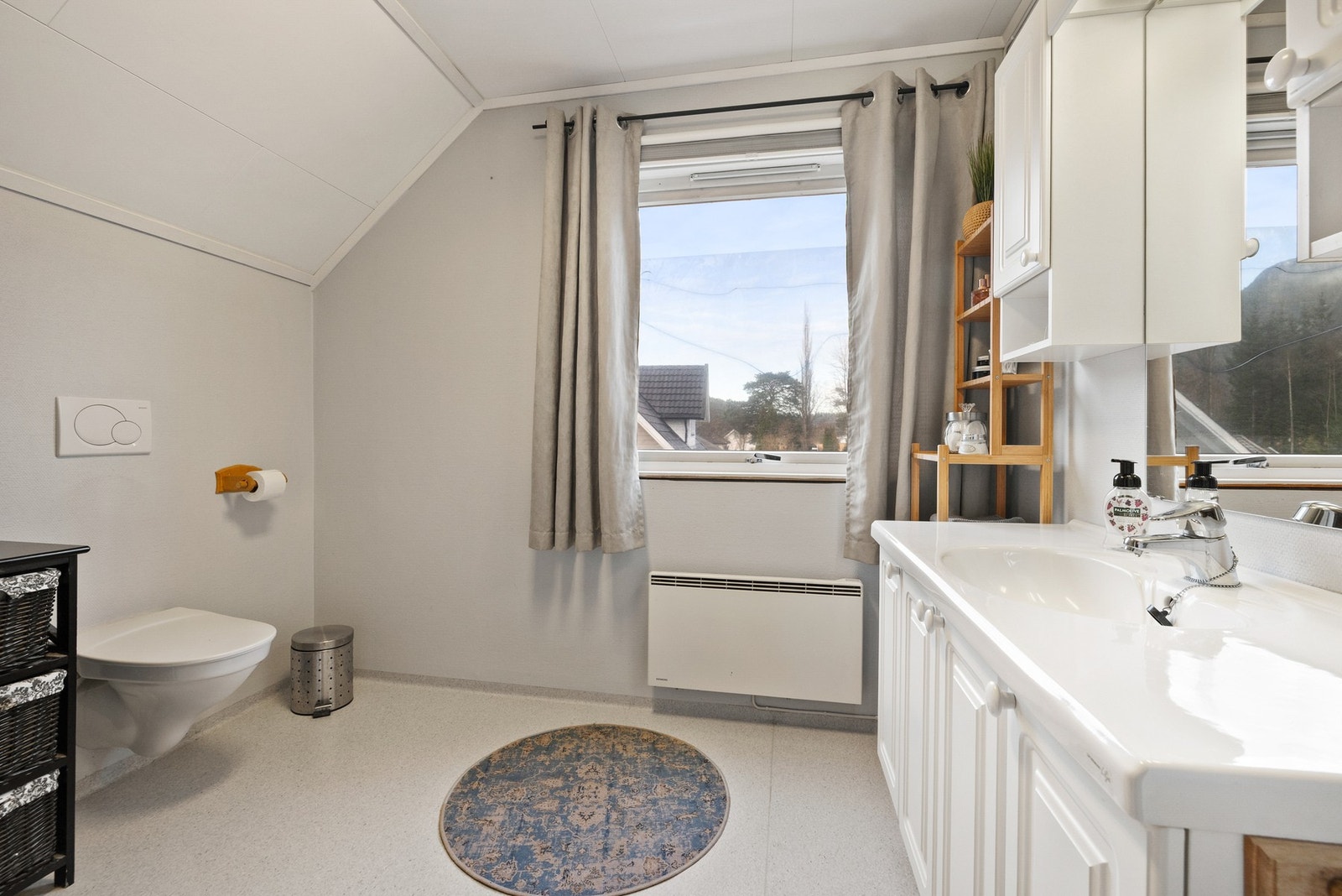 Overflater vegger og himling på bad er blitt vurdert til TG1 i tilstandsrapporten. Galleribilde