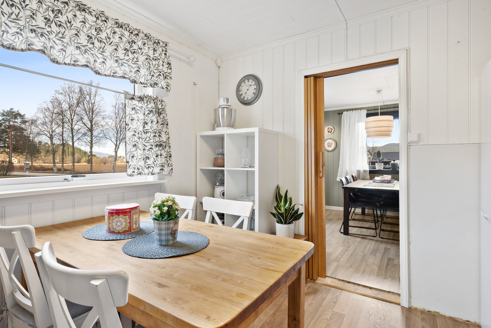 Velkommen inn til kjøkkenrommet. Galleribilde