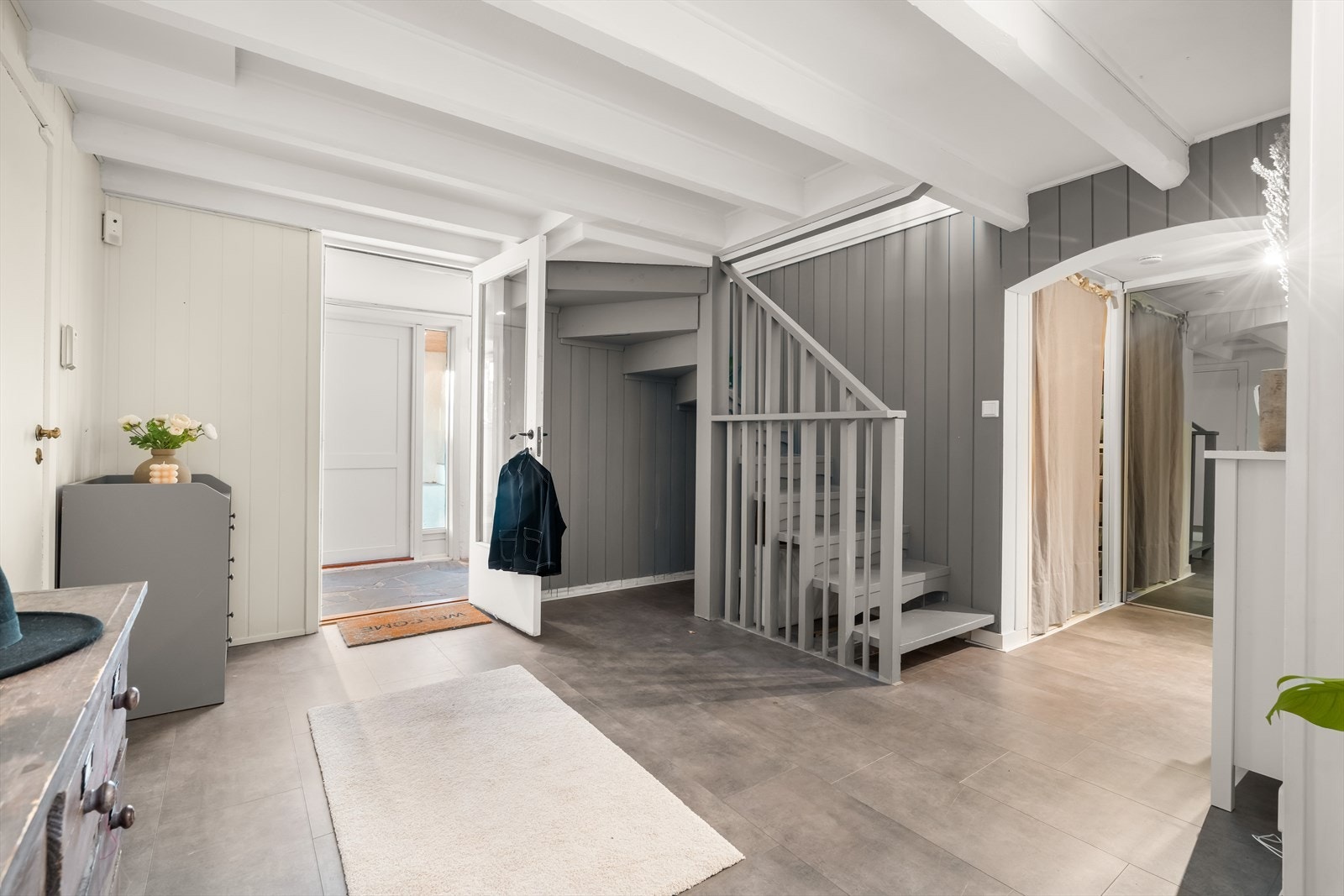For ytterligere oppbevaring finnes det en romslig, innvendig bod i 1.etasje Galleribilde