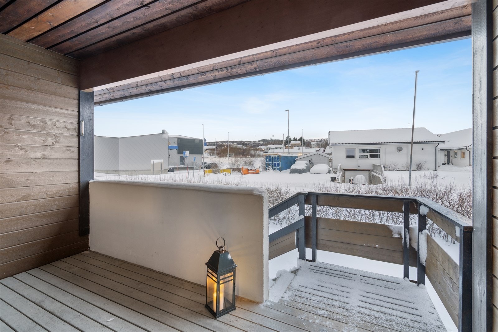 Fra gang og stue er det utgang til denne flotte terrassen. Galleribilde