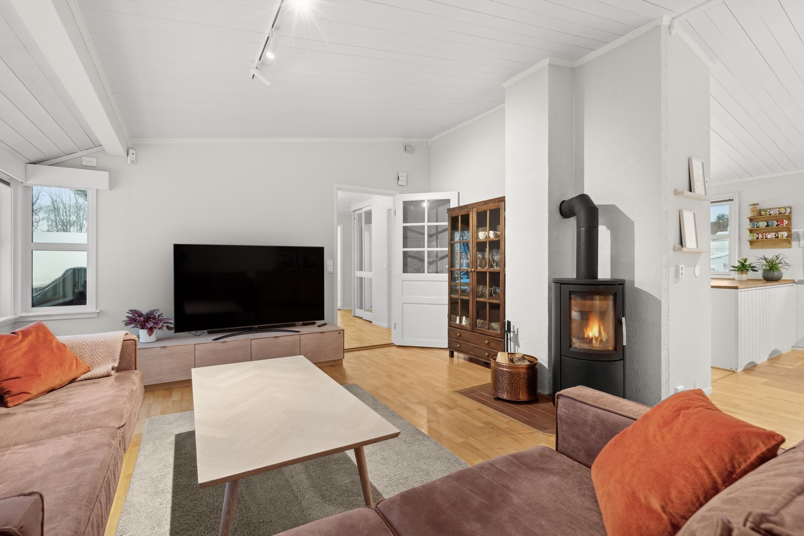 Her er det plass til møbler som kan skape et flott samlingspunkt for både sosiale sammenkomster og hverdagslige aktiviteter. Galleribilde