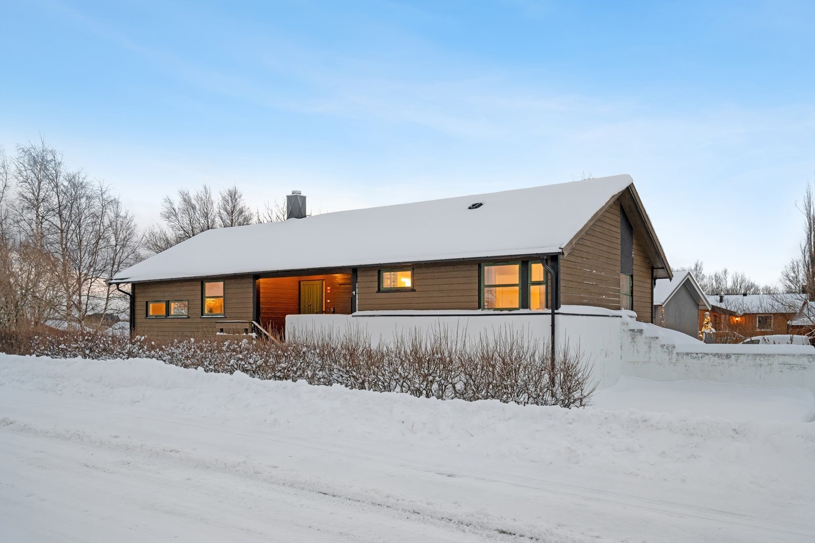 Her får du kort vei til barnehager, skoler, dagligvarebutikk, offentlig kommunikasjon og ellers gode servicetilbud. Galleribilde