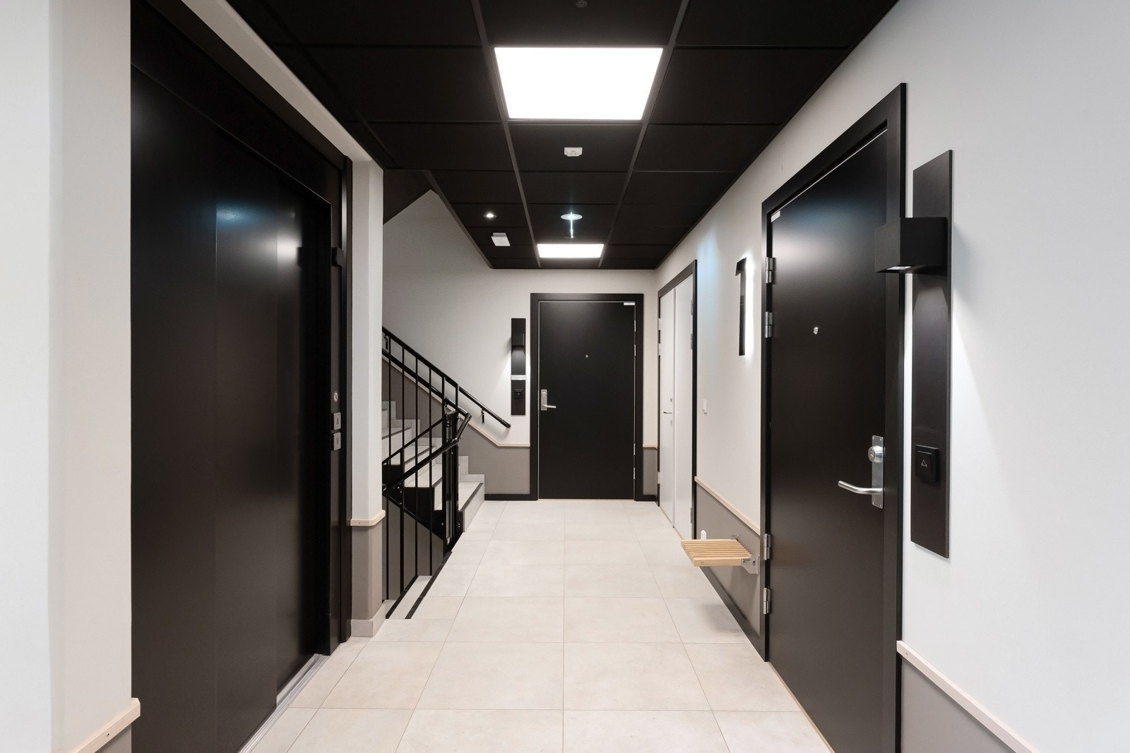 Bygget har representative fellesarealer med heis til alle plan. Galleribilde