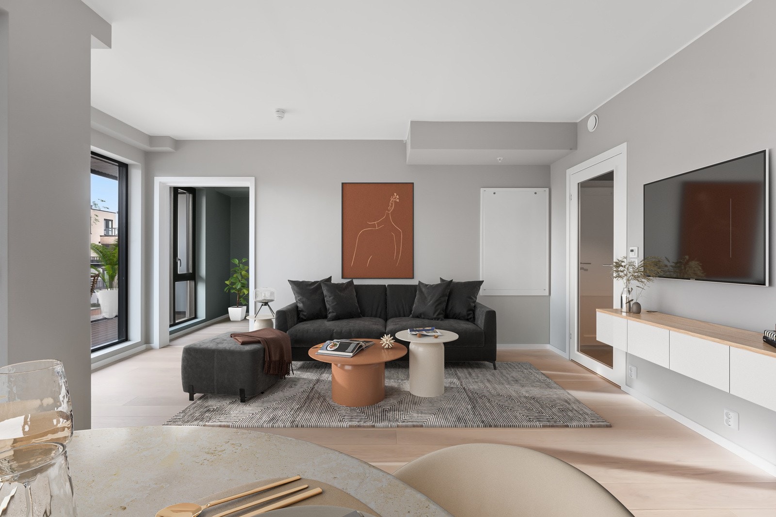 Stuen er et innbydende og lyst rom med lekker parkett på gulvet (parkett av type Tilje Hvaler Eik natur 1-stavs). Bildet er virtuelt møblert. Galleribilde