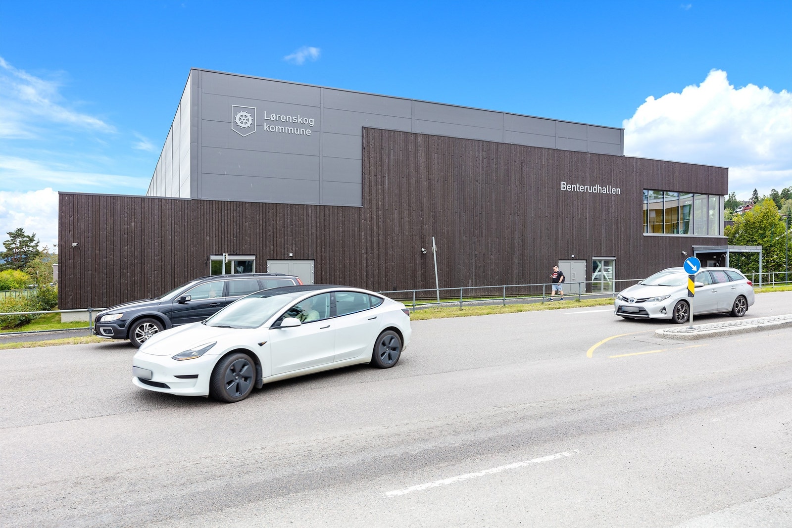 Benterudhallen er nyoppført og ligger også kun 10 min gange fra boligen ved Benterud skole Galleribilde