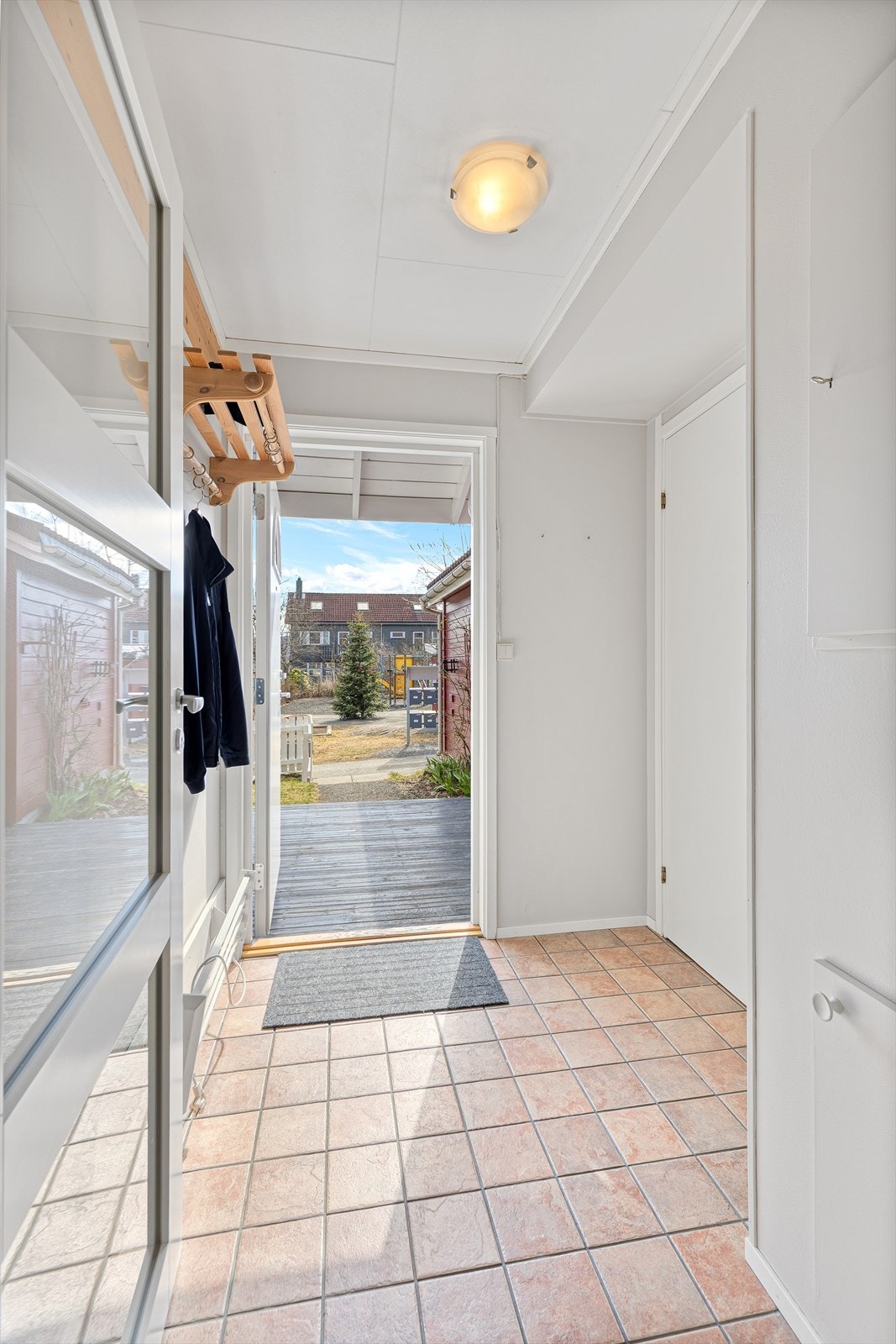 Entrè med tilkomst til separat toalettrom Galleribilde