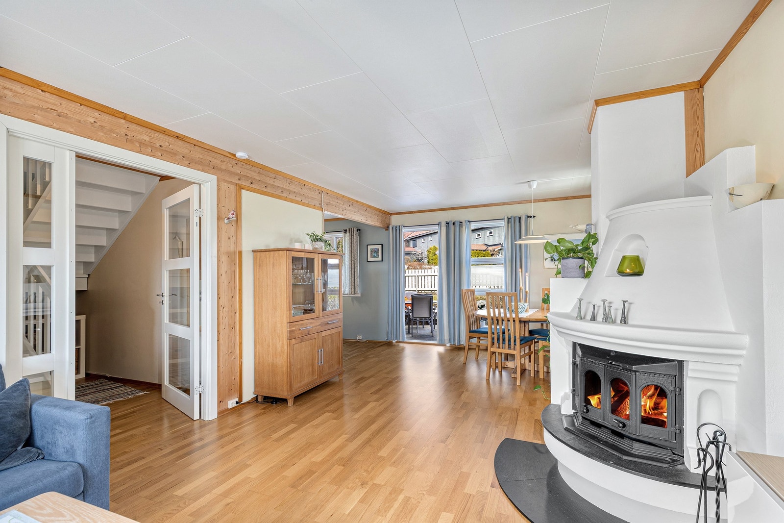 Koselig peis som både gir varme og hygge på kalde vinterkvelder Galleribilde