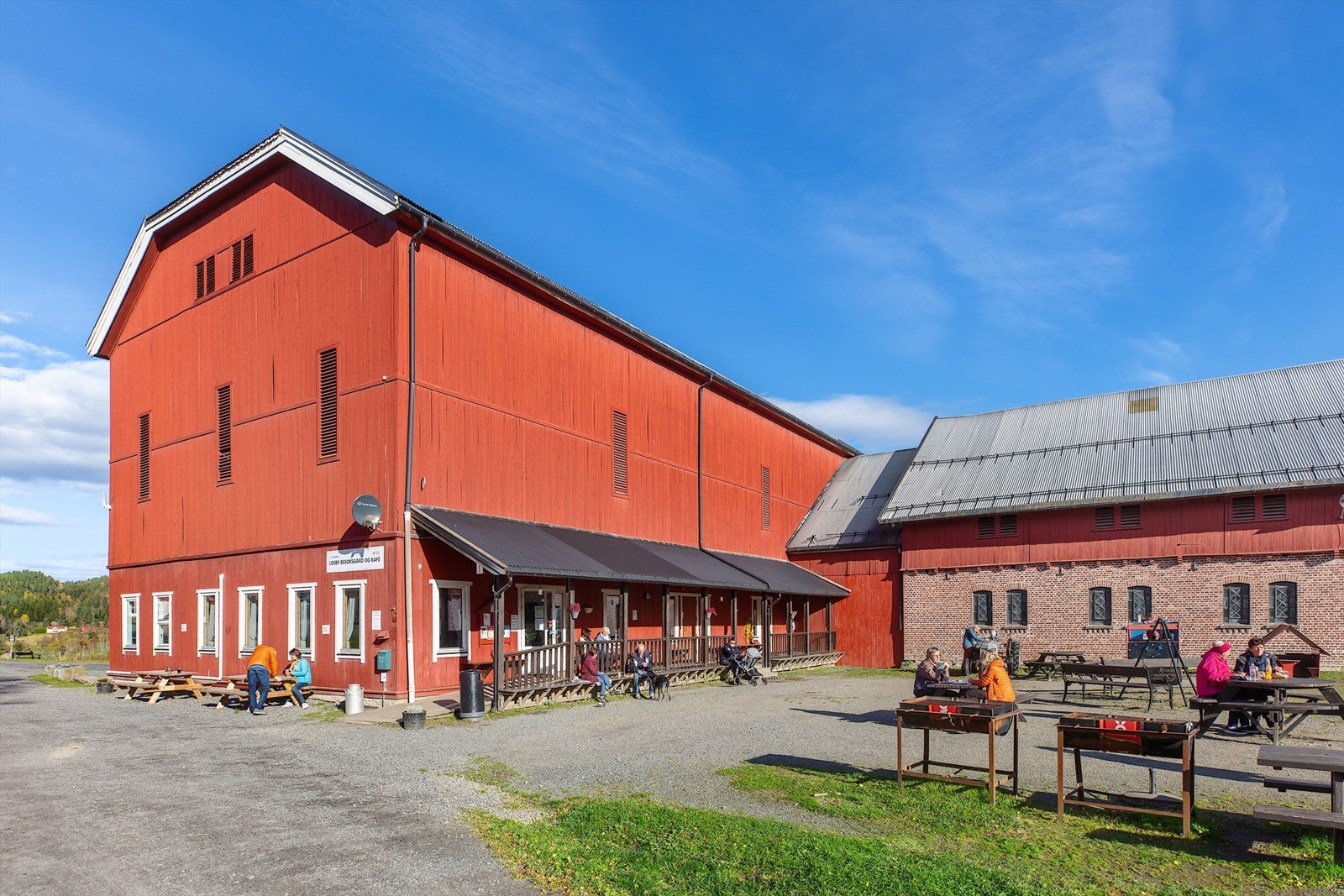 Losby besøksgård er et perfekt utgangspunkt for turer innover i østmarka på beina eller sykler. Her kan det også leies kano. Galleribilde