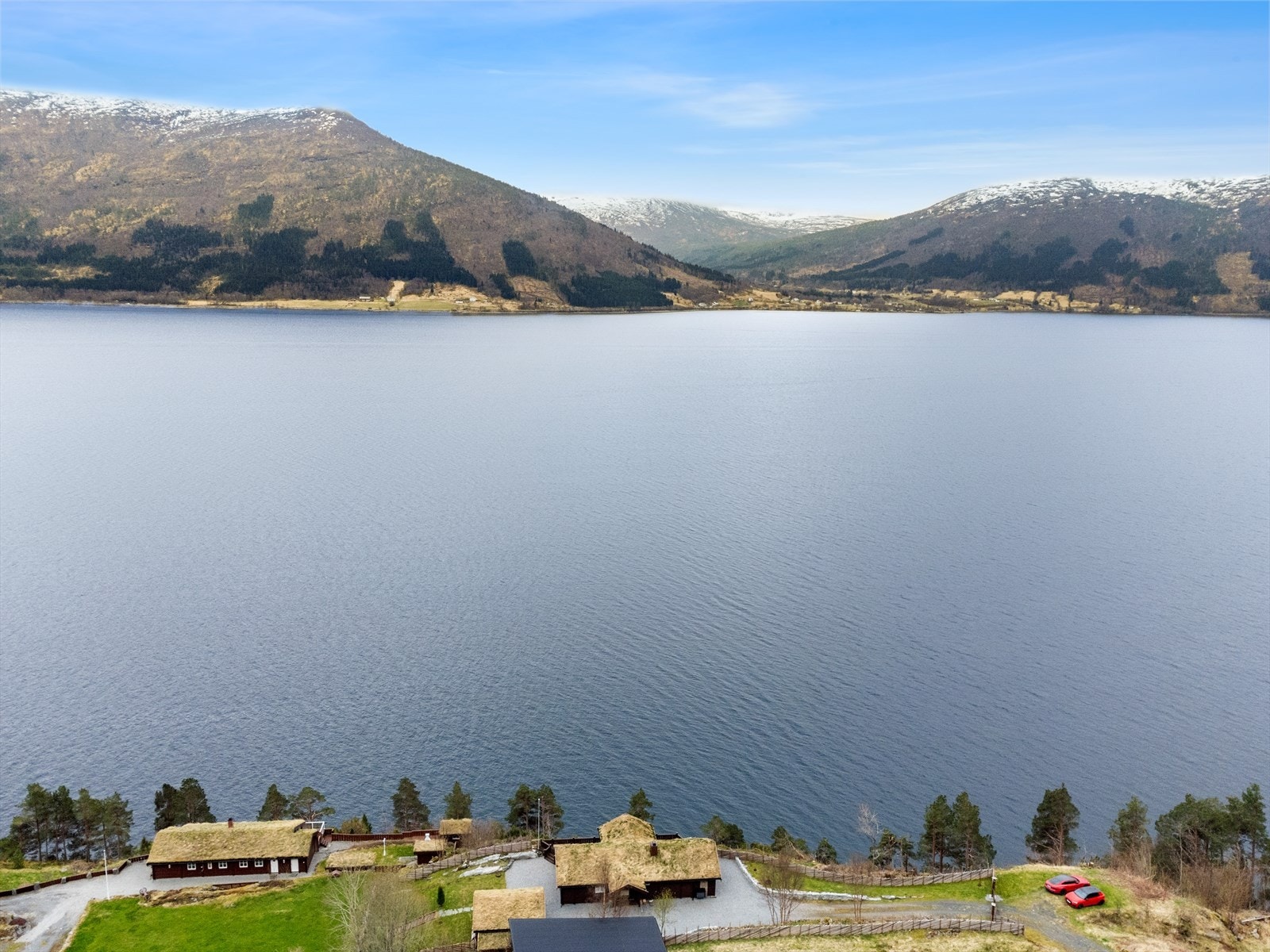 Panorama- bilde fra luften bak hytten Galleribilde