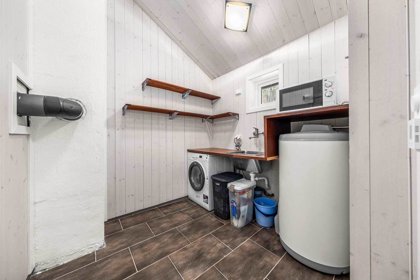 Vaskerom Galleribilde