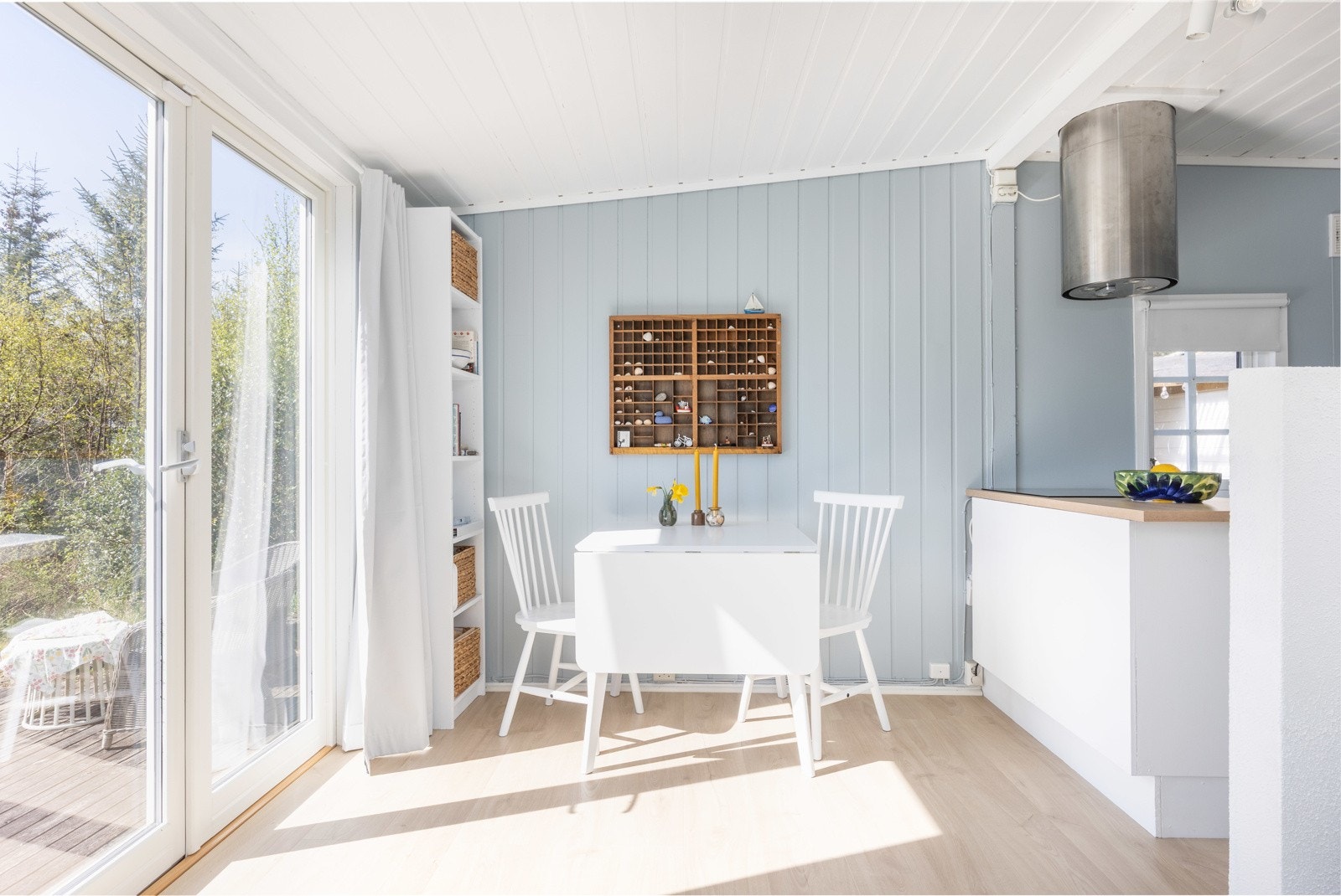 Et rom for samtaler, spill, latter og gode øyeblikk - midtpunktet i hytten. Galleribilde