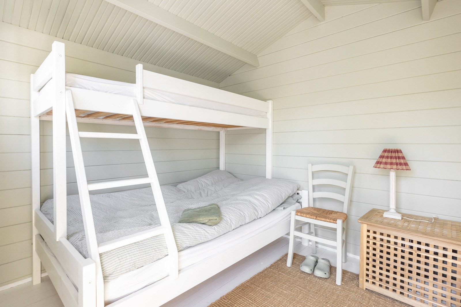 Her våkner du til lyden av hagefugler og lukten av solvarmt treverk. Galleribilde