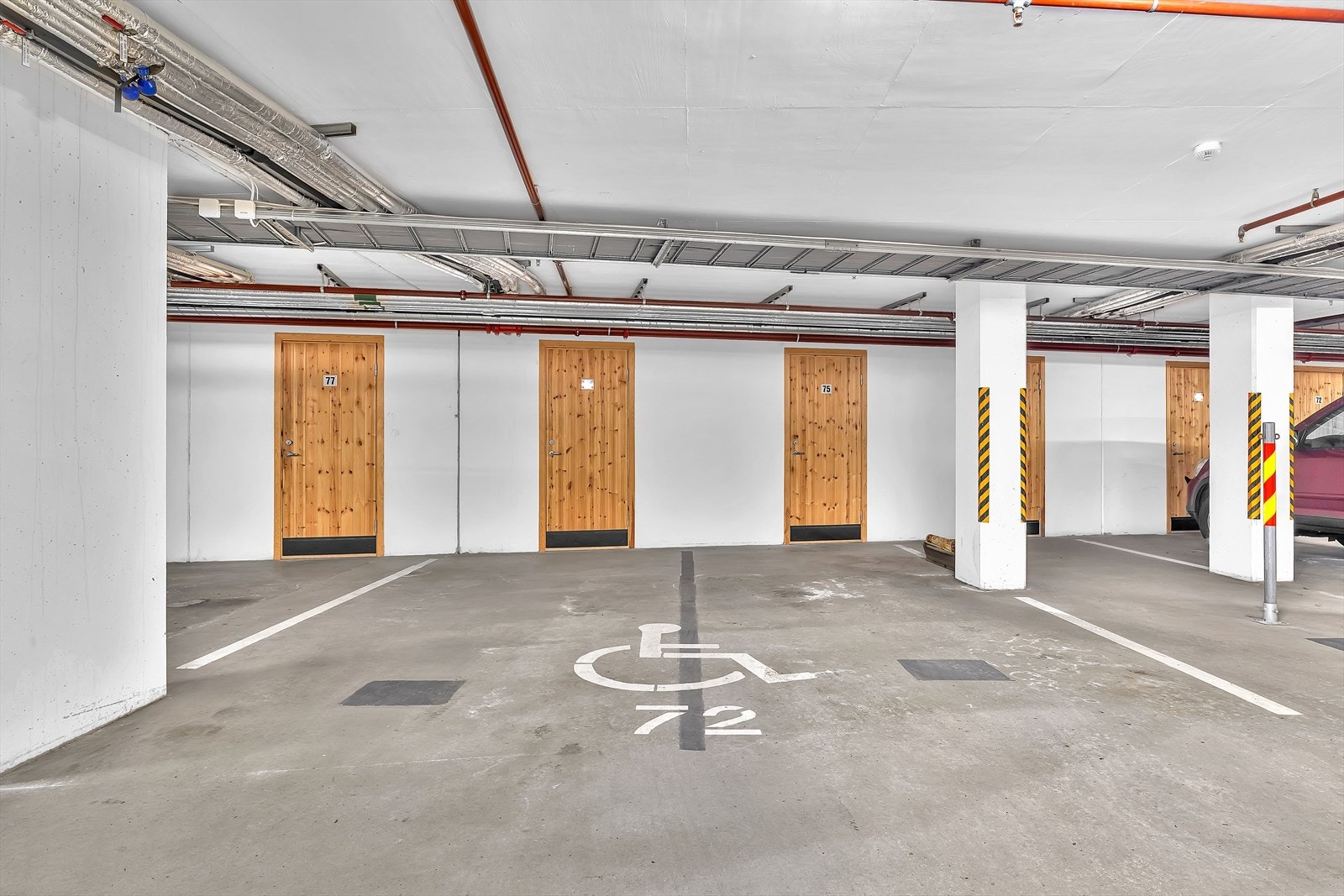 Garasjeplass med tilhørende bod. Galleribilde