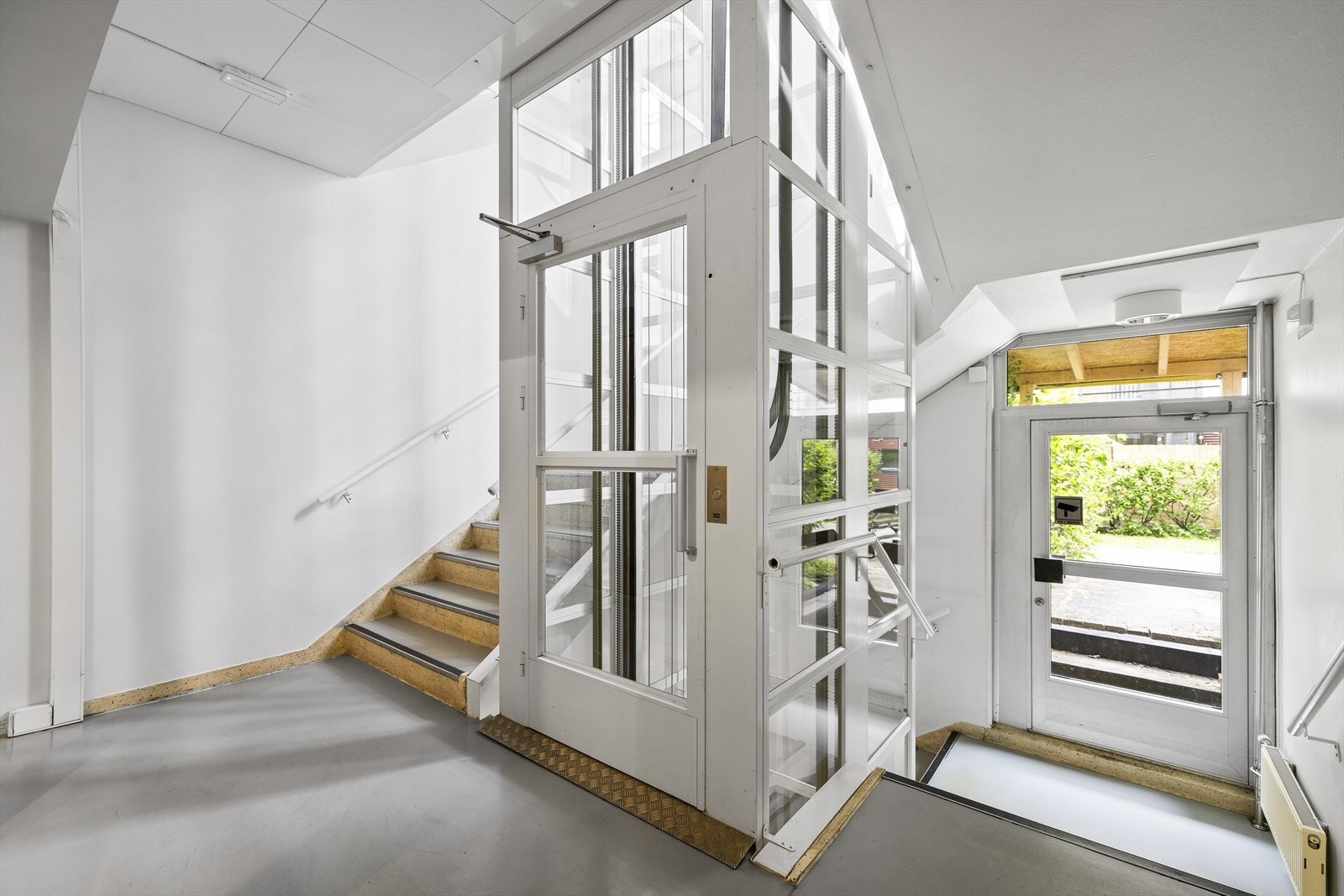 I oppgangen har du tilgang til både heis og trapp, noe som gir enkel adkomst for alle Galleribilde