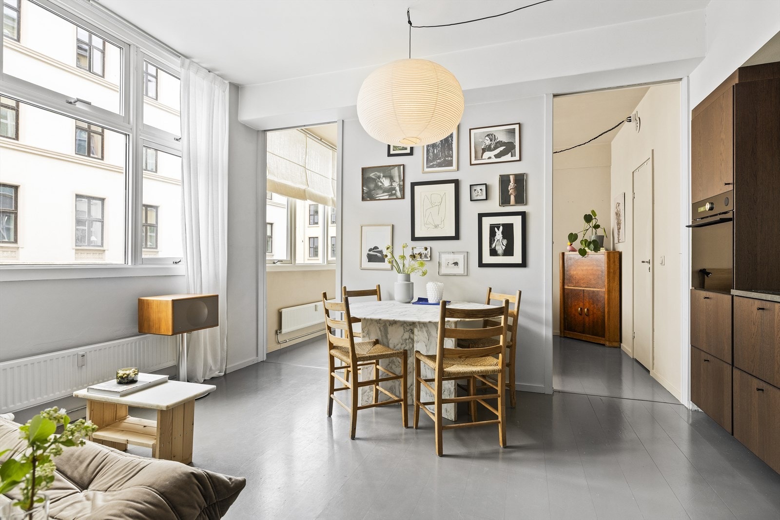 I tilknytning til kjøkkenet har du plass til å innrede med hyggelig spisegruppe Galleribilde