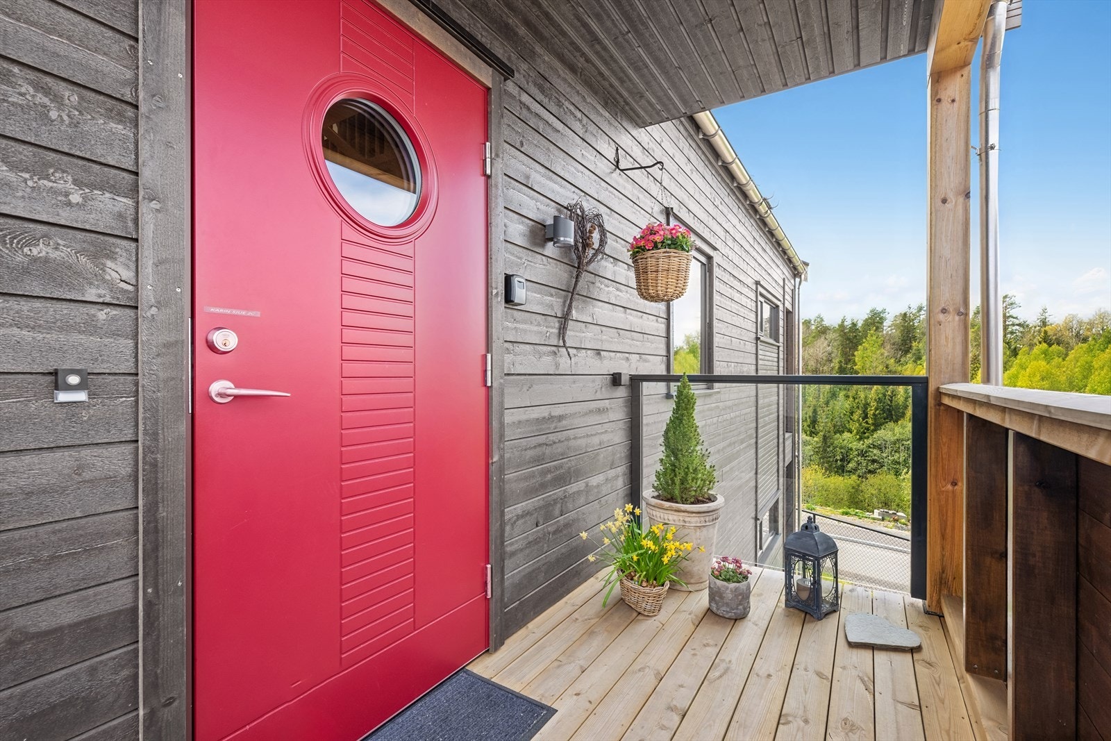 Veranda ved inngangspartiet - Velkommen inn! Galleribilde