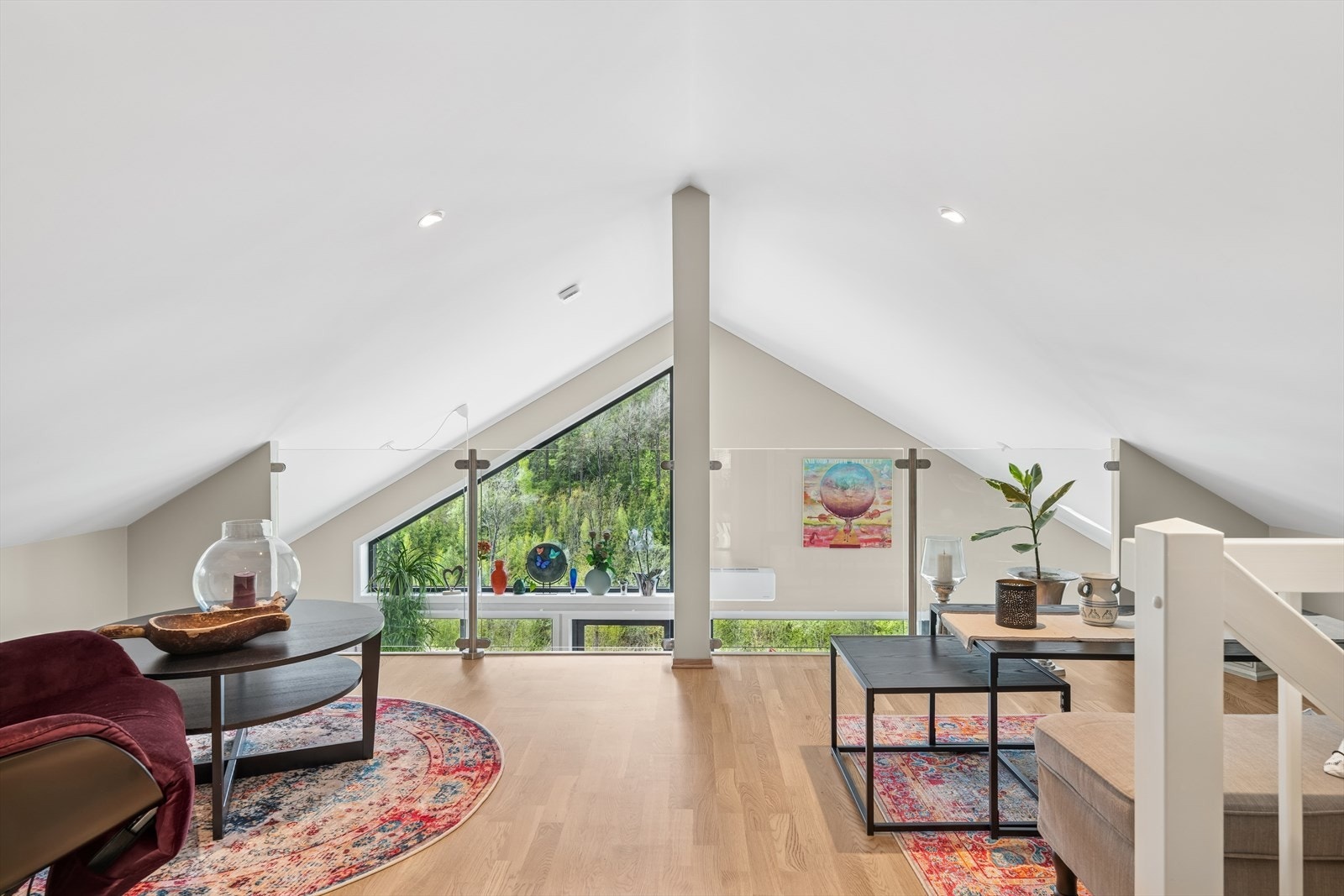 Loftstue. Galleribilde