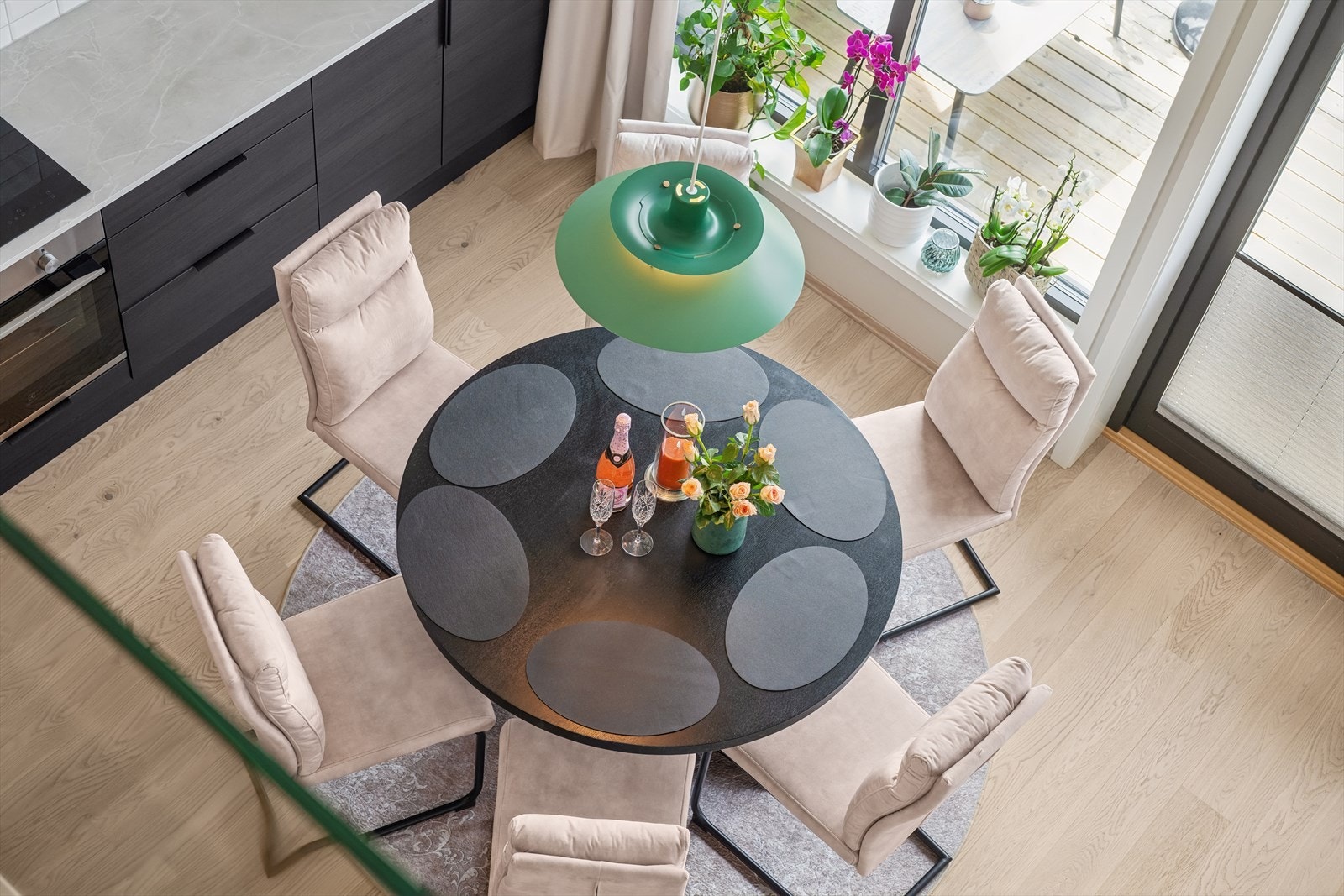 Kjøkken sett fra loft. Galleribilde