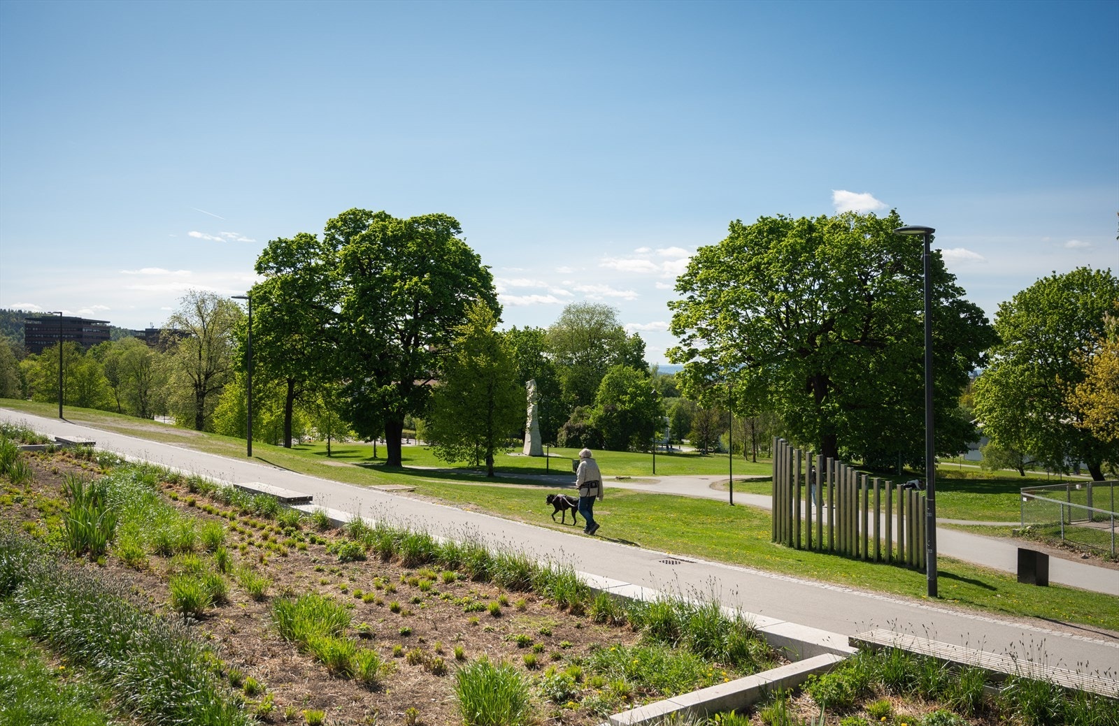 Fra boligen er det kort vei til en rekke parker, som Tøyenparken. Galleribilde