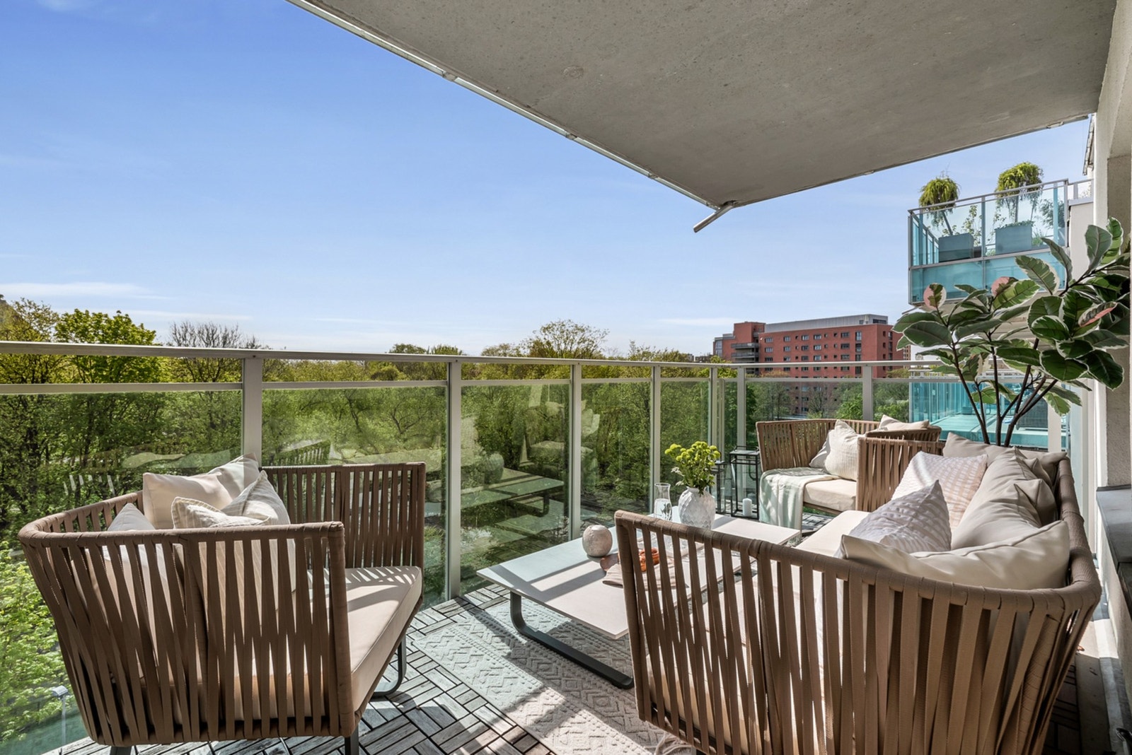 Vakkert skue fra solrik balkong, mens du hører Akerselvens brus! Galleribilde