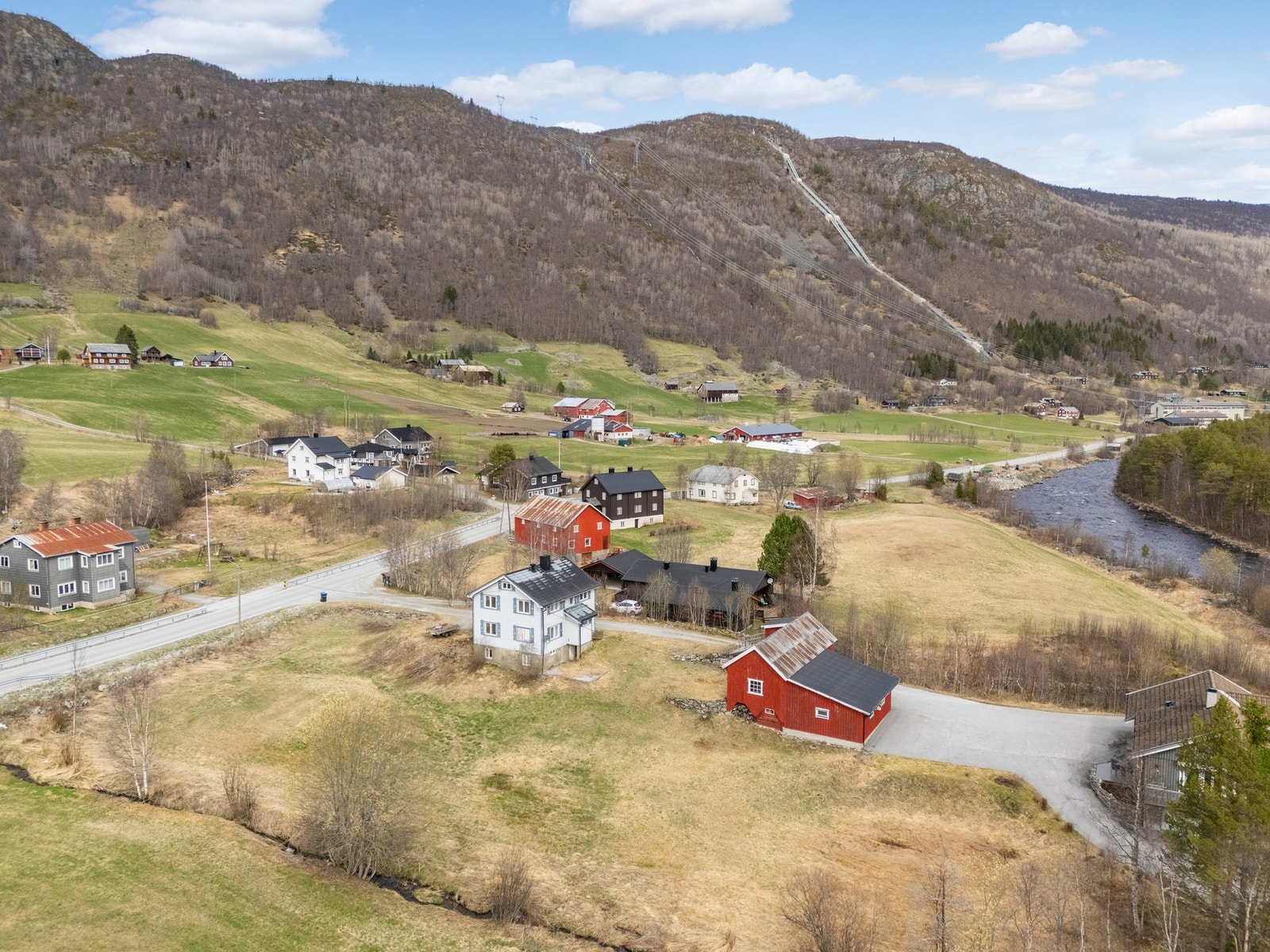Eiendommen består i dag av Hovsvegen 248 og 250, men det er gitt delingstillatelse Galleribilde