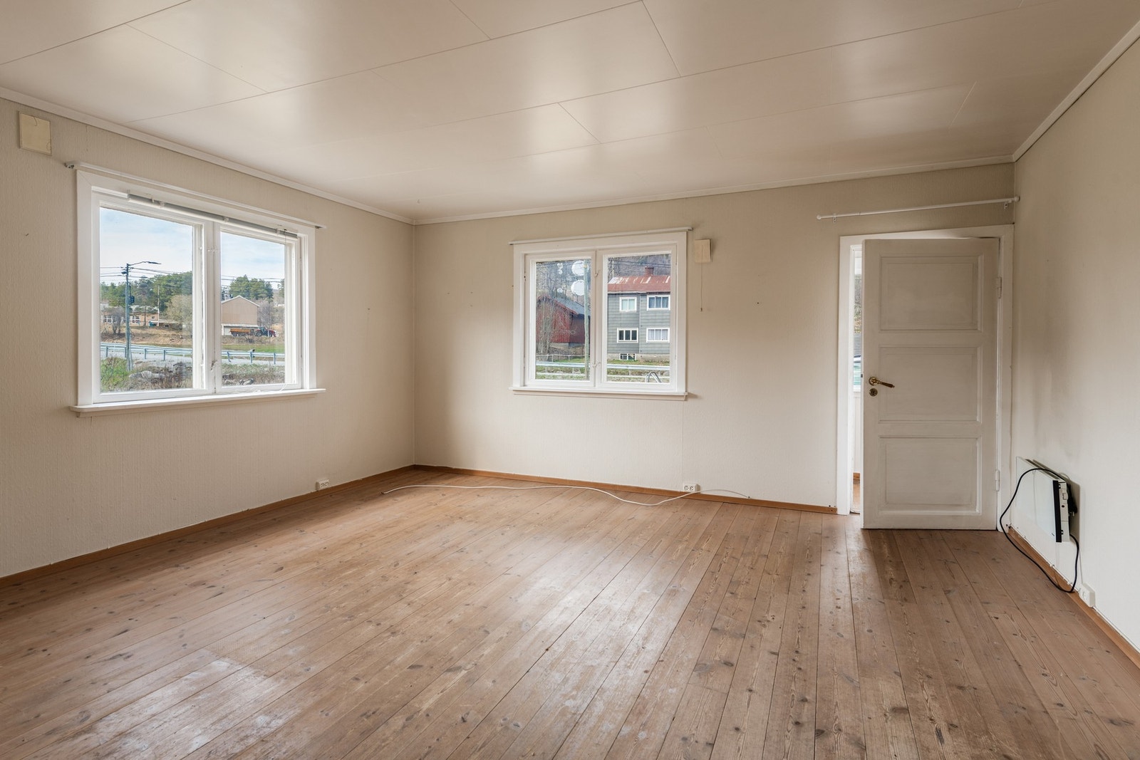 Stuen har utgang til en koselig vinterhage Galleribilde