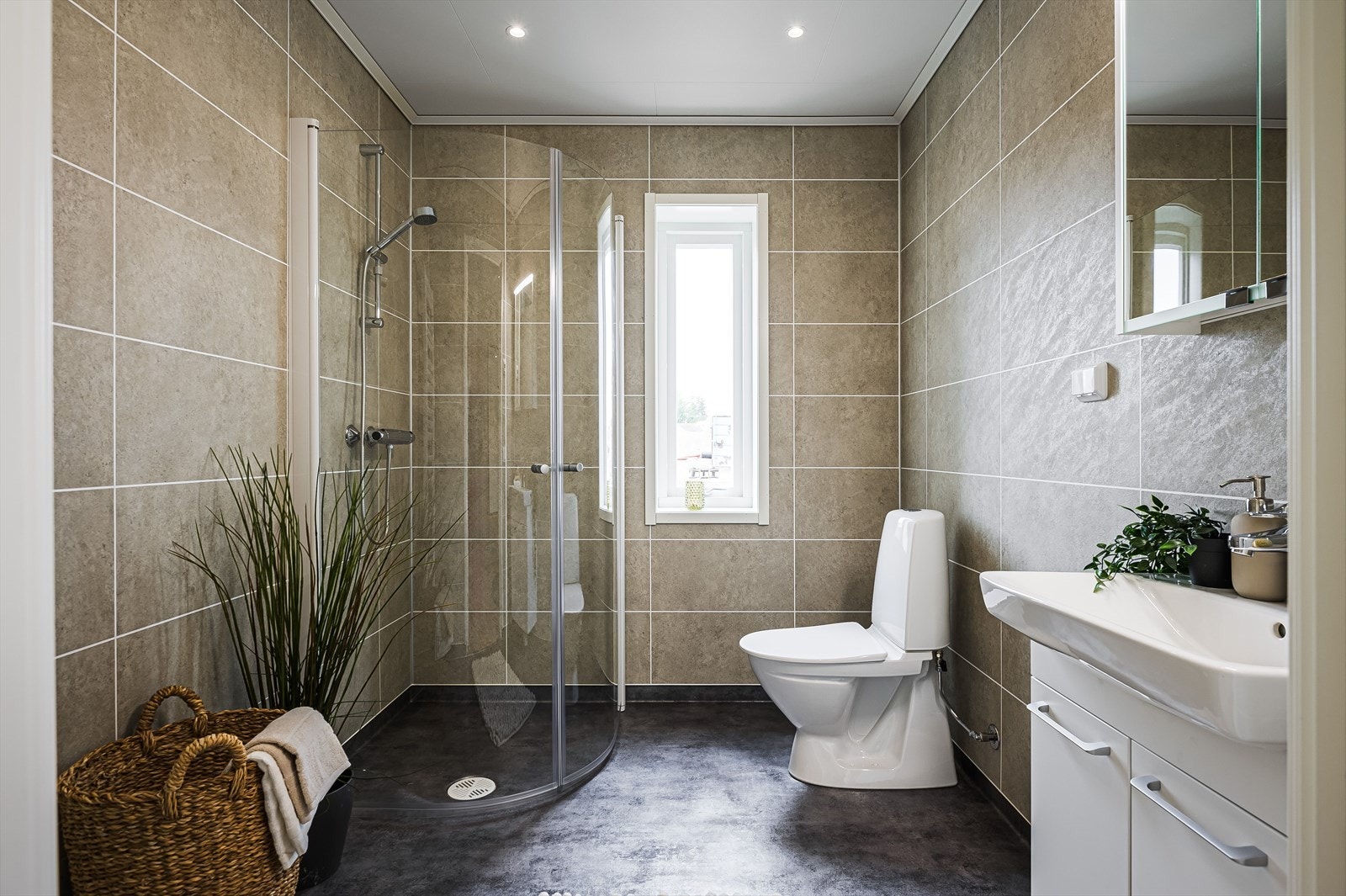 Baderom 2 er også et helt nytt og ubrukt baderom fra 2024 med moderne standard. Galleribilde