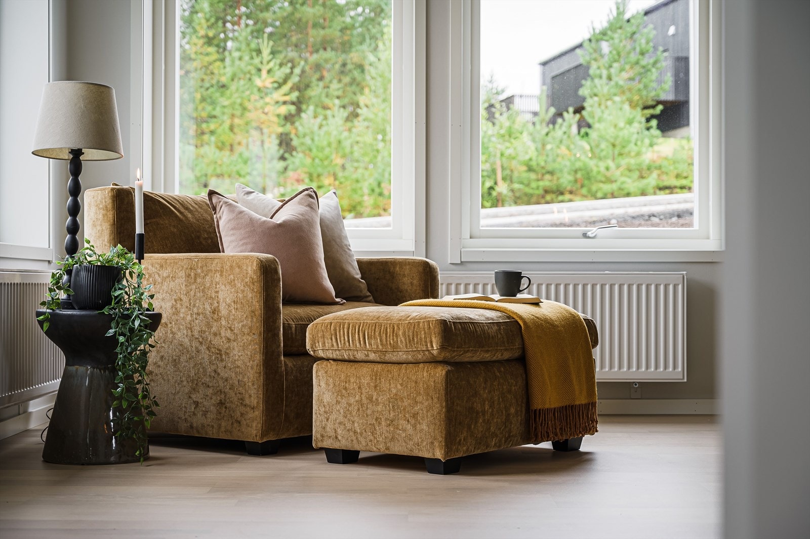 Alle vinduene i boligen har 3-lags glass og fine brede vinduskarmer. Galleribilde