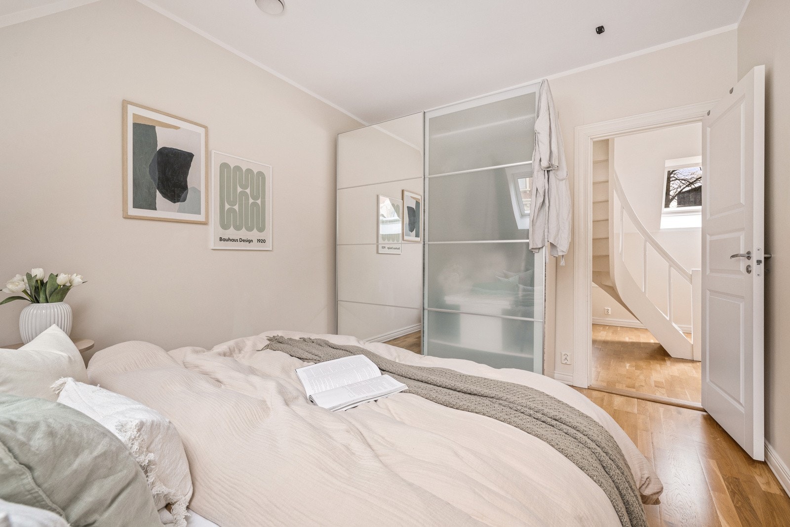 - Leiligheten har et romslig soverom på 11,6 kvm - Galleribilde