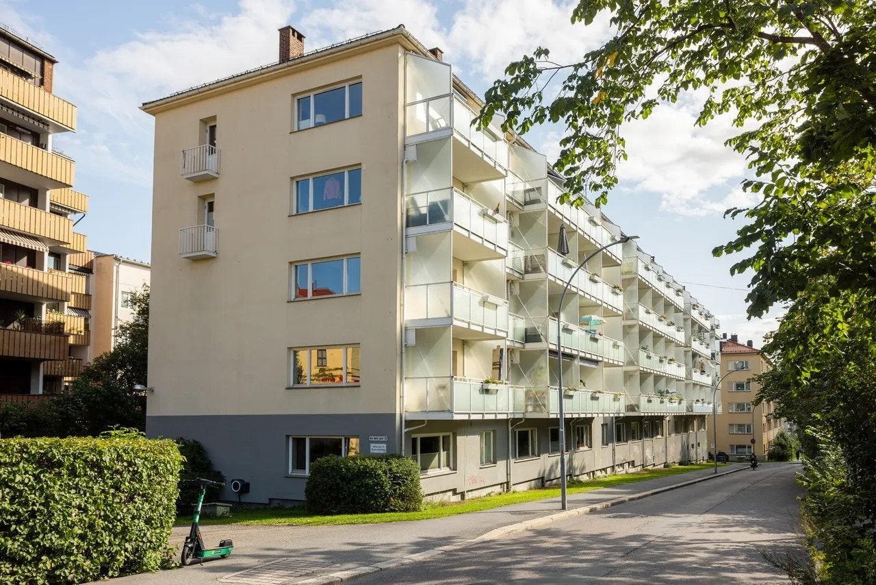 Fasade - Leiligheten er gjennomgående og ligger i byggets 4. etasje. Galleribilde