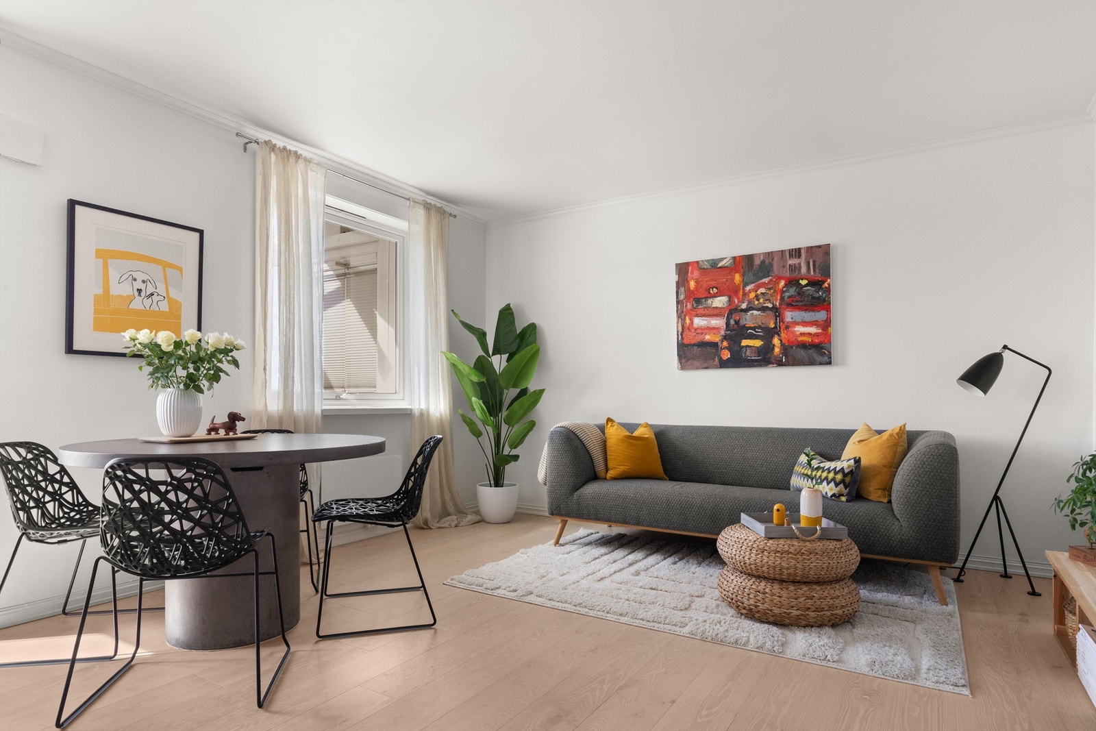 Boligen disponerer tre boder. To kjellerboder på henholdsvis 5 og 2 kvm samt en loftsbod på 4 kvm. Her er lagringsplass ingen problem! Galleribilde