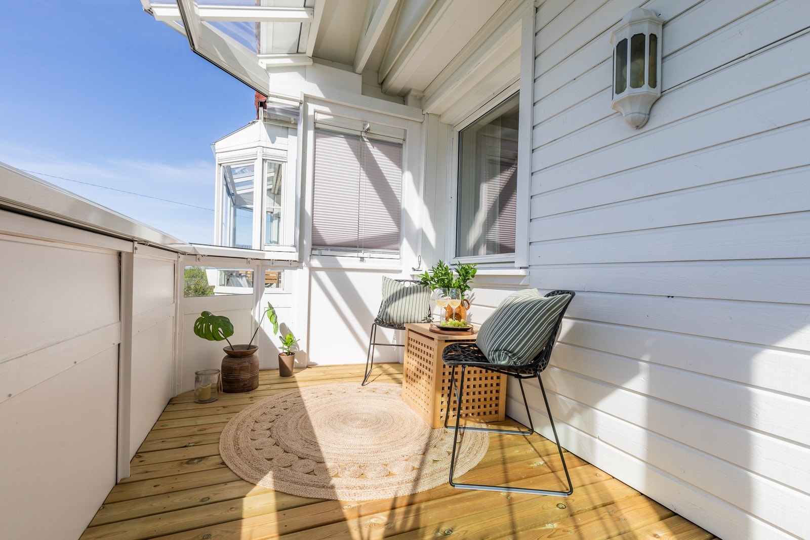 Innglasset og solrik balkong på ca. 7 kvm. Galleribilde