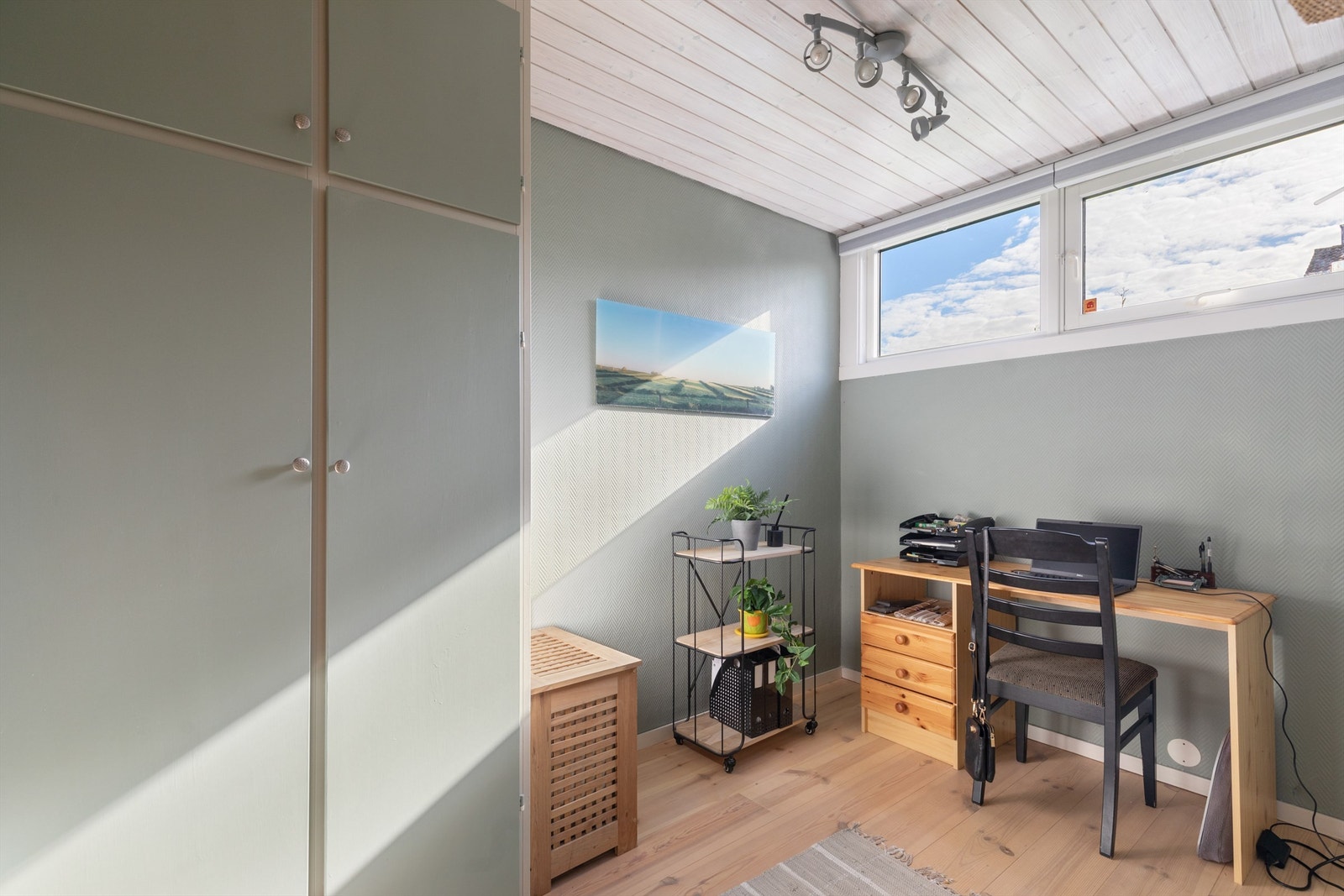 Flott soverom som i dag benyttes til kontor. Galleribilde