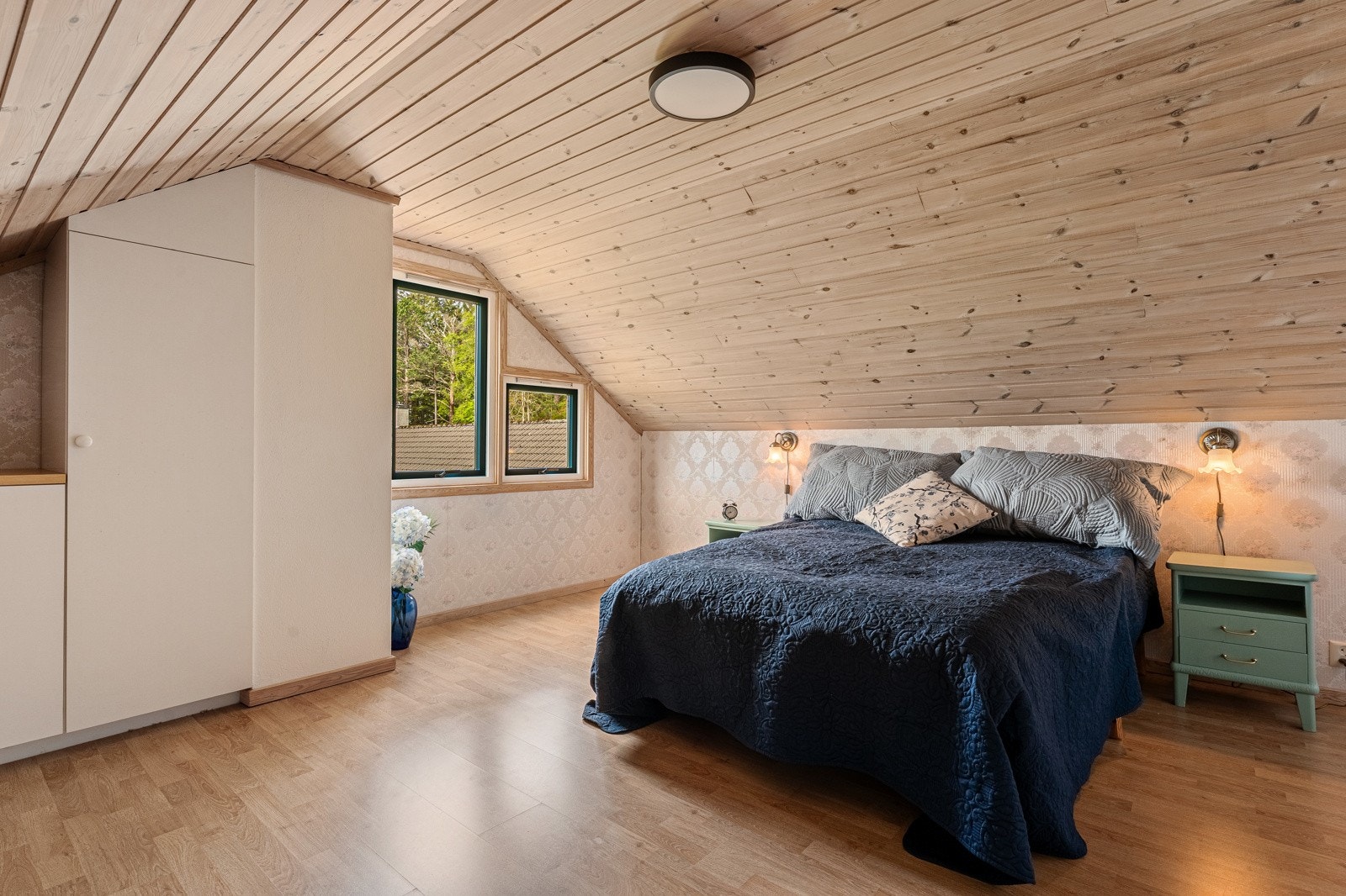 Soverommet holder 11,8 kvm og her er det god plass til ønsket innredning. Galleribilde