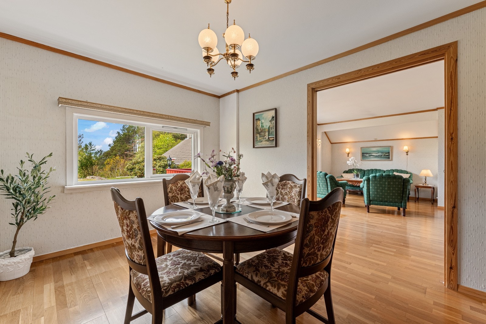 Her det i dag er innredet som spisestue er det på opprinnelige tegninger godkjent som soverom. Galleribilde